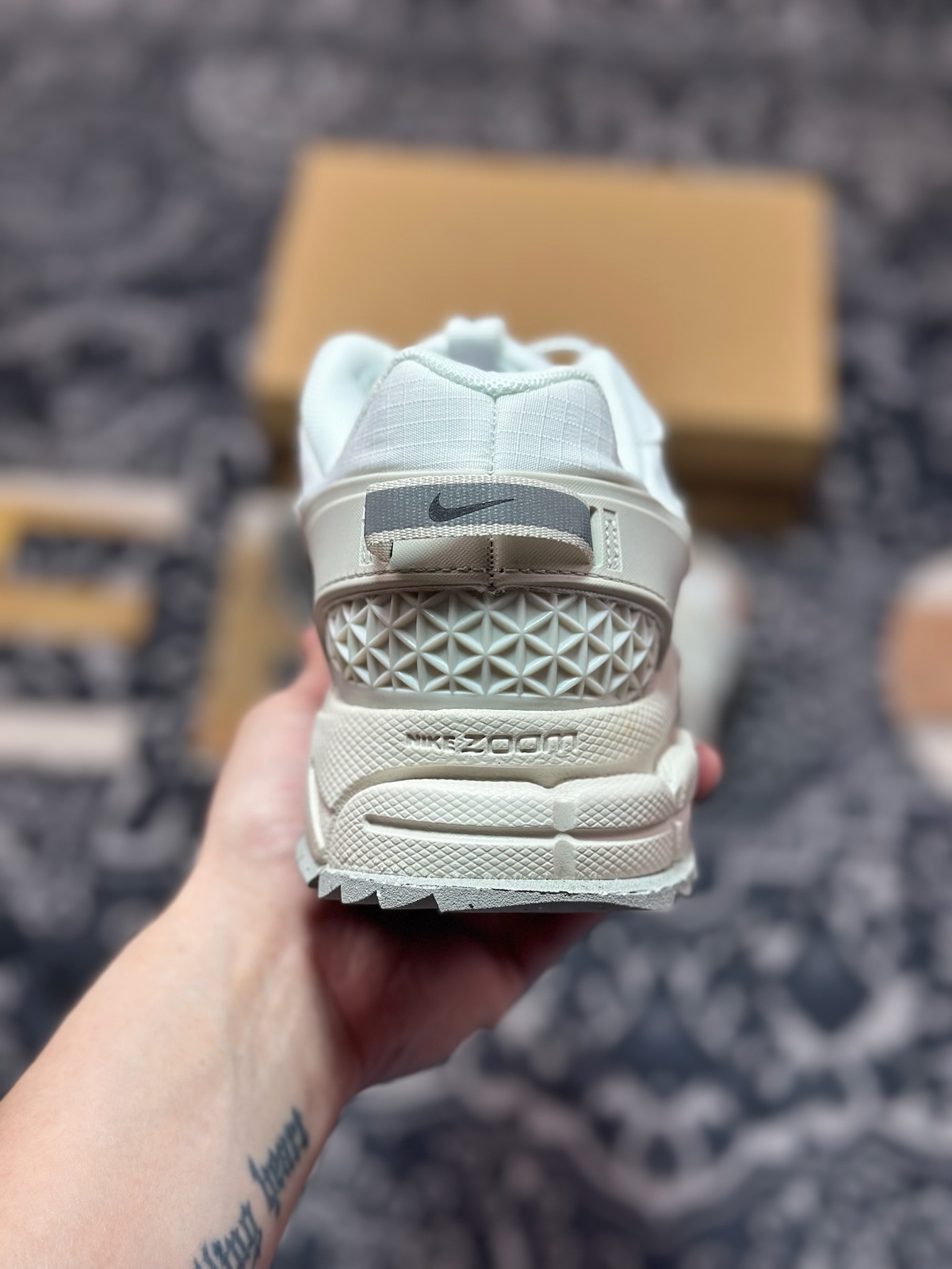 原厂级别 Nk Zoom Vomero Roam 马拉松复古五代休闲厚底增高运动慢跑老爹鞋 HV6410-100