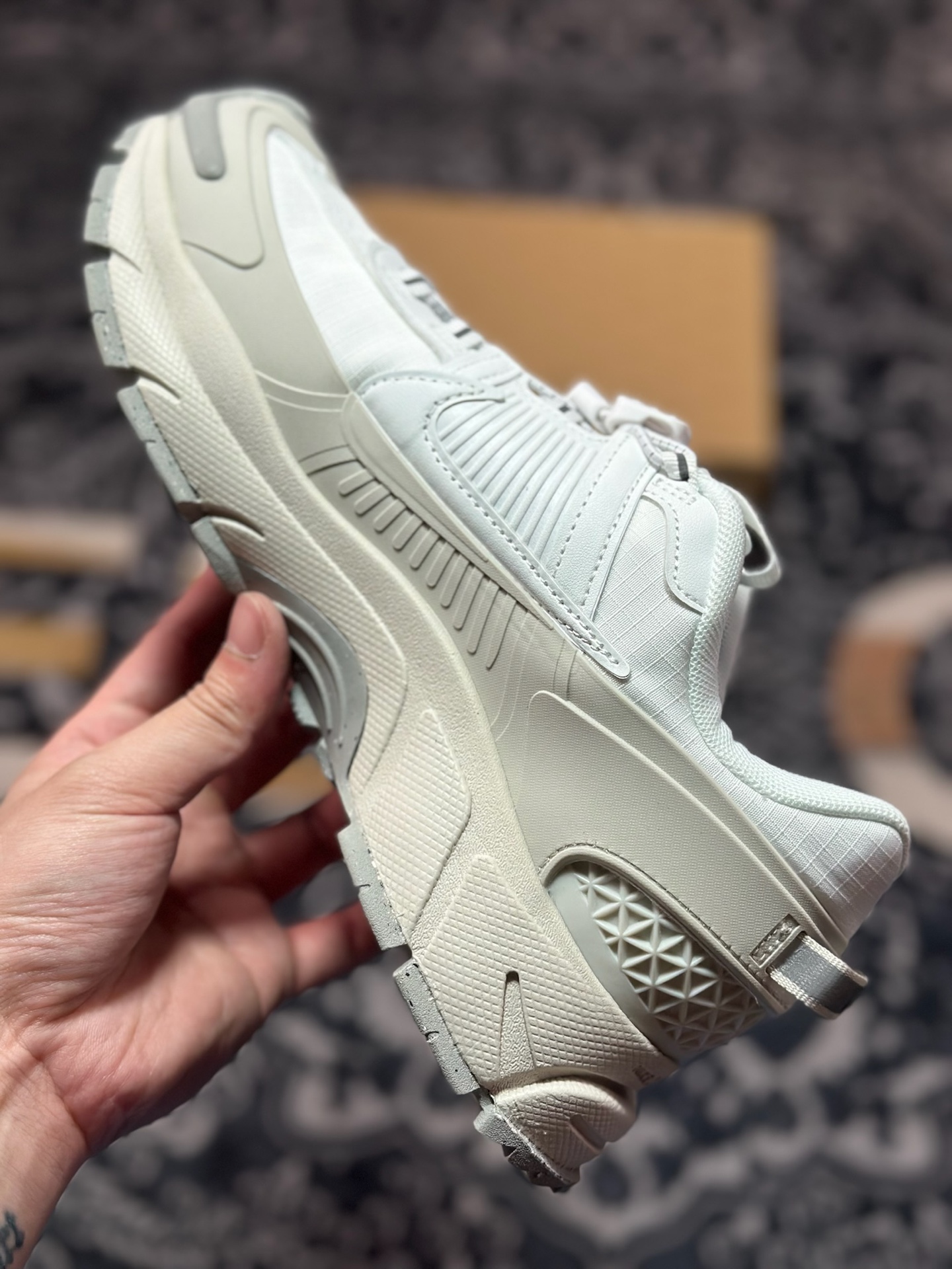 原厂级别 Nk Zoom Vomero Roam 马拉松复古五代休闲厚底增高运动慢跑老爹鞋 HV6410-100