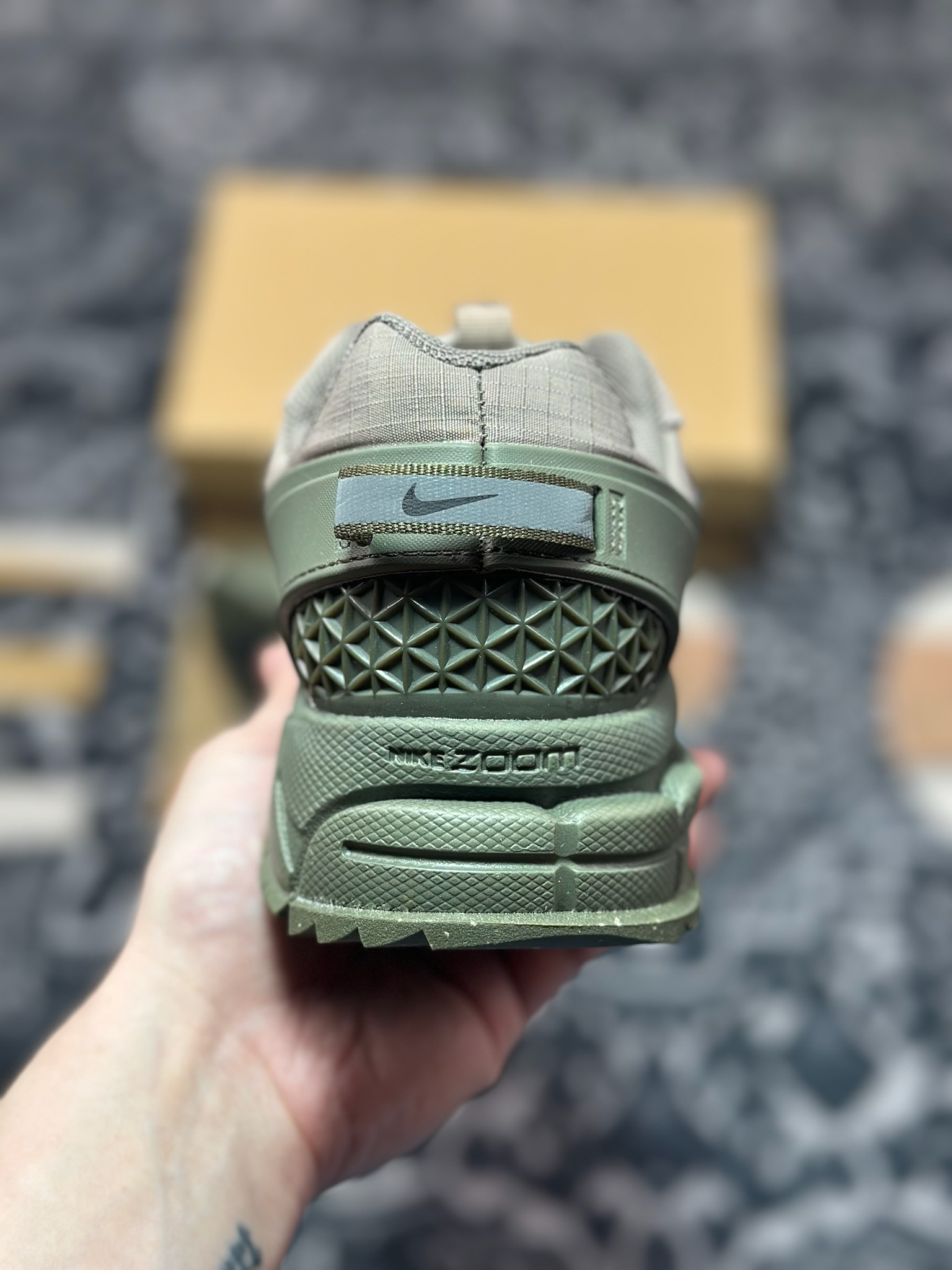 原厂级别 Nk Zoom Vomero Roam 马拉松复古五代休闲厚底增高运动慢跑老爹鞋 FV2295-201-Chinese UA Cheap High Quatity Brand Clothes Bags handbags Sneakers wholesale wholesaler seller from China Factory suppliers Fashion Clothing Shoes best Quality Beautiful Price 原厂级别 Nk Zoom Vomero Roam 马拉松复古五代休闲厚底增高运动慢跑老爹鞋 FV2295-201