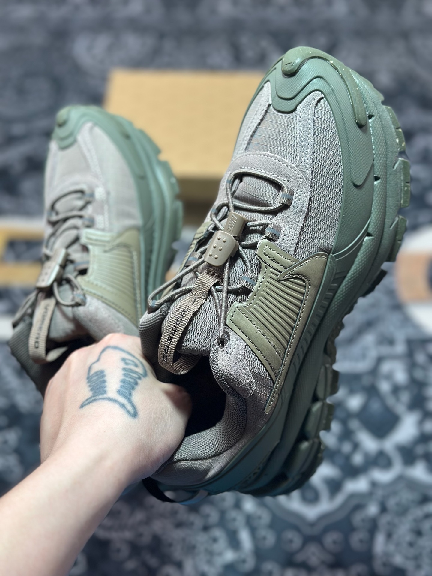 原厂级别 Nk Zoom Vomero Roam 马拉松复古五代休闲厚底增高运动慢跑老爹鞋 FV2295-201-Chinese UA Cheap High Quatity Brand Clothes Bags handbags Sneakers wholesale wholesaler seller from China Factory suppliers Fashion Clothing Shoes best Quality Beautiful Price 原厂级别 Nk Zoom Vomero Roam 马拉松复古五代休闲厚底增高运动慢跑老爹鞋 FV2295-201