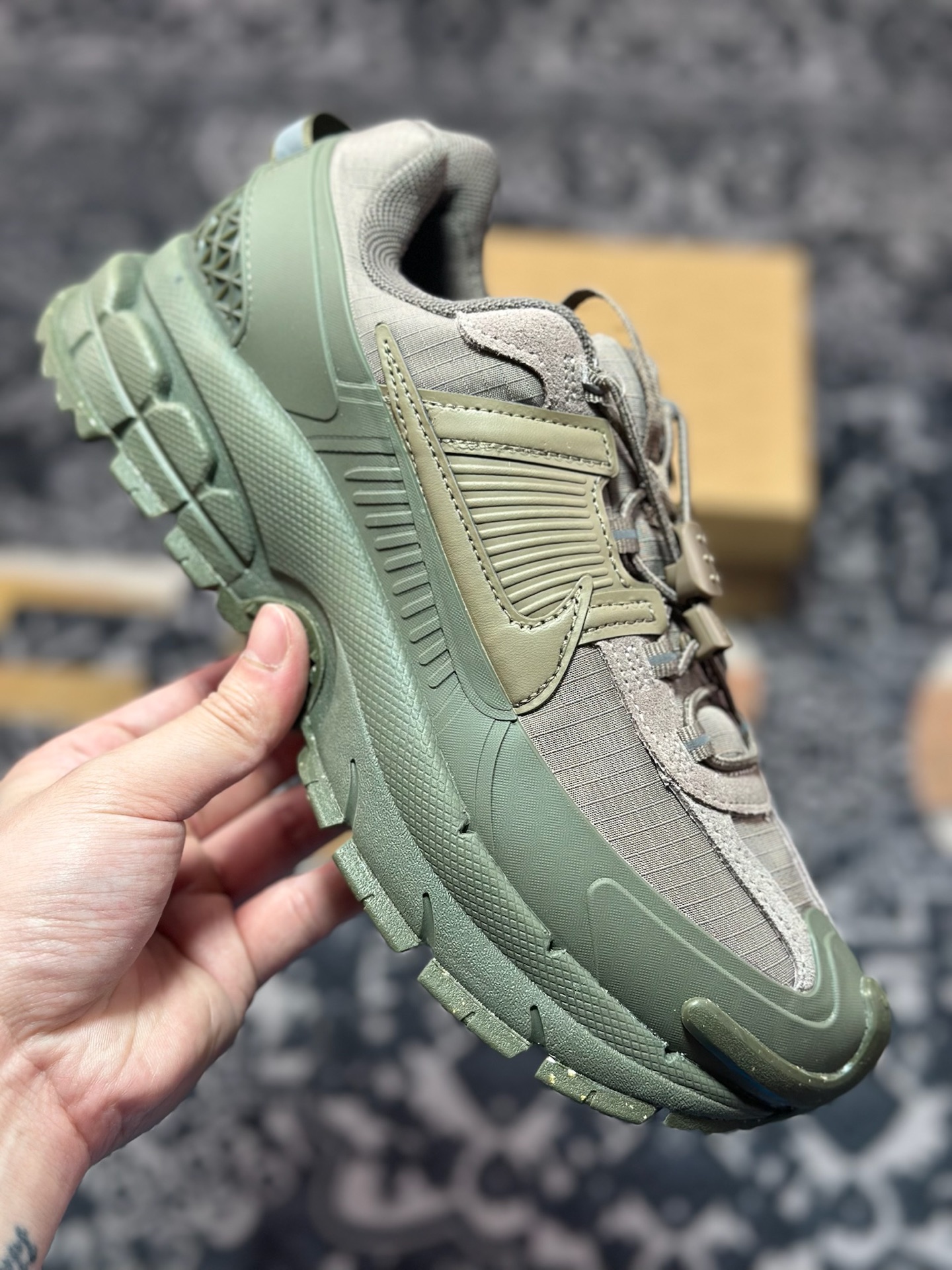 原厂级别 Nk Zoom Vomero Roam 马拉松复古五代休闲厚底增高运动慢跑老爹鞋 FV2295-201-Chinese UA Cheap High Quatity Brand Clothes Bags handbags Sneakers wholesale wholesaler seller from China Factory suppliers Fashion Clothing Shoes best Quality Beautiful Price 原厂级别 Nk Zoom Vomero Roam 马拉松复古五代休闲厚底增高运动慢跑老爹鞋 FV2295-201