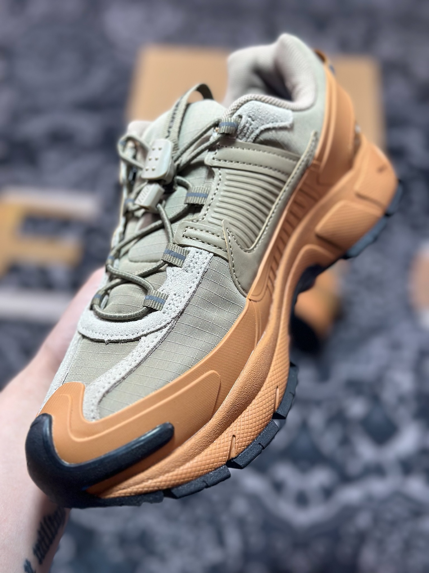 原厂级别 Nk Zoom Vomero Roam 马拉松复古五代休闲厚底增高运动慢跑老爹鞋 HQ2181-200