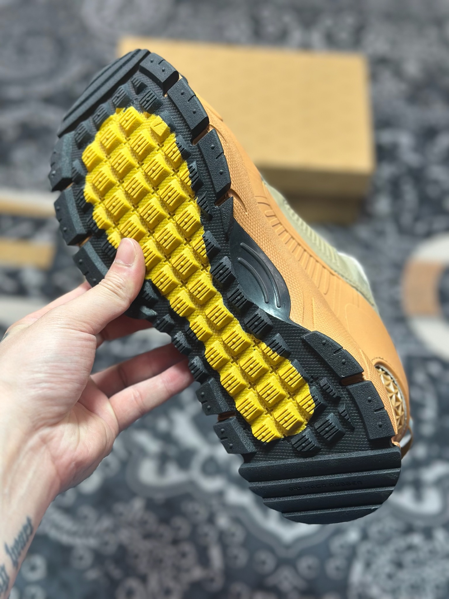 原厂级别 Nk Zoom Vomero Roam 马拉松复古五代休闲厚底增高运动慢跑老爹鞋 HQ2181-200