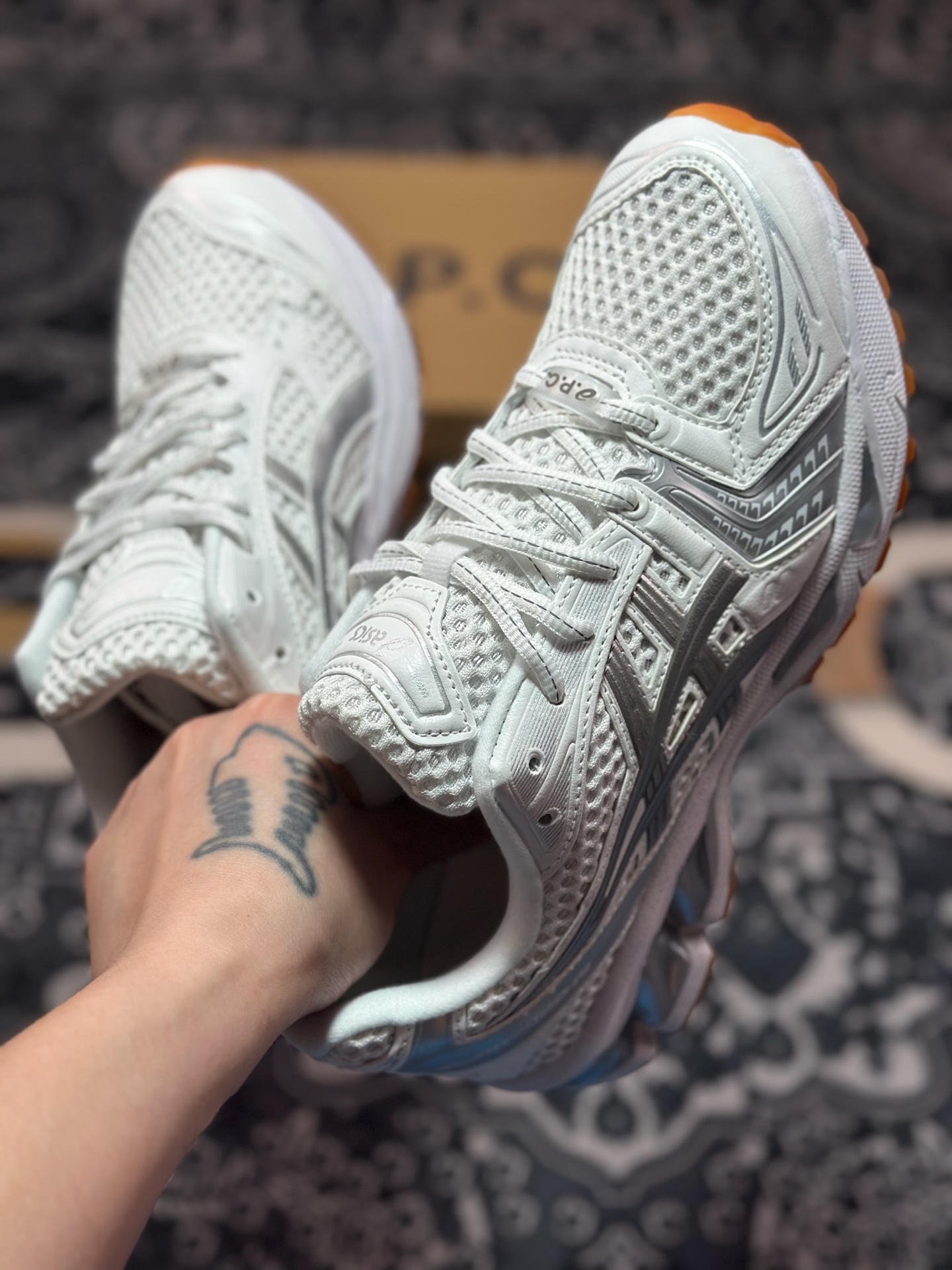 原装级别 Asics 亚瑟士 GEL-Kayano 14 低帮运动休闲跑步鞋 1203A727-100-Chinese UA Cheap High Quatity Brand Clothes Bags handbags Sneakers wholesale wholesaler seller from China Factory suppliers Fashion Clothing Shoes best Quality Beautiful Price 原装级别 Asics 亚瑟士 GEL-Kayano 14 低帮运动休闲跑步鞋 1203A727-100