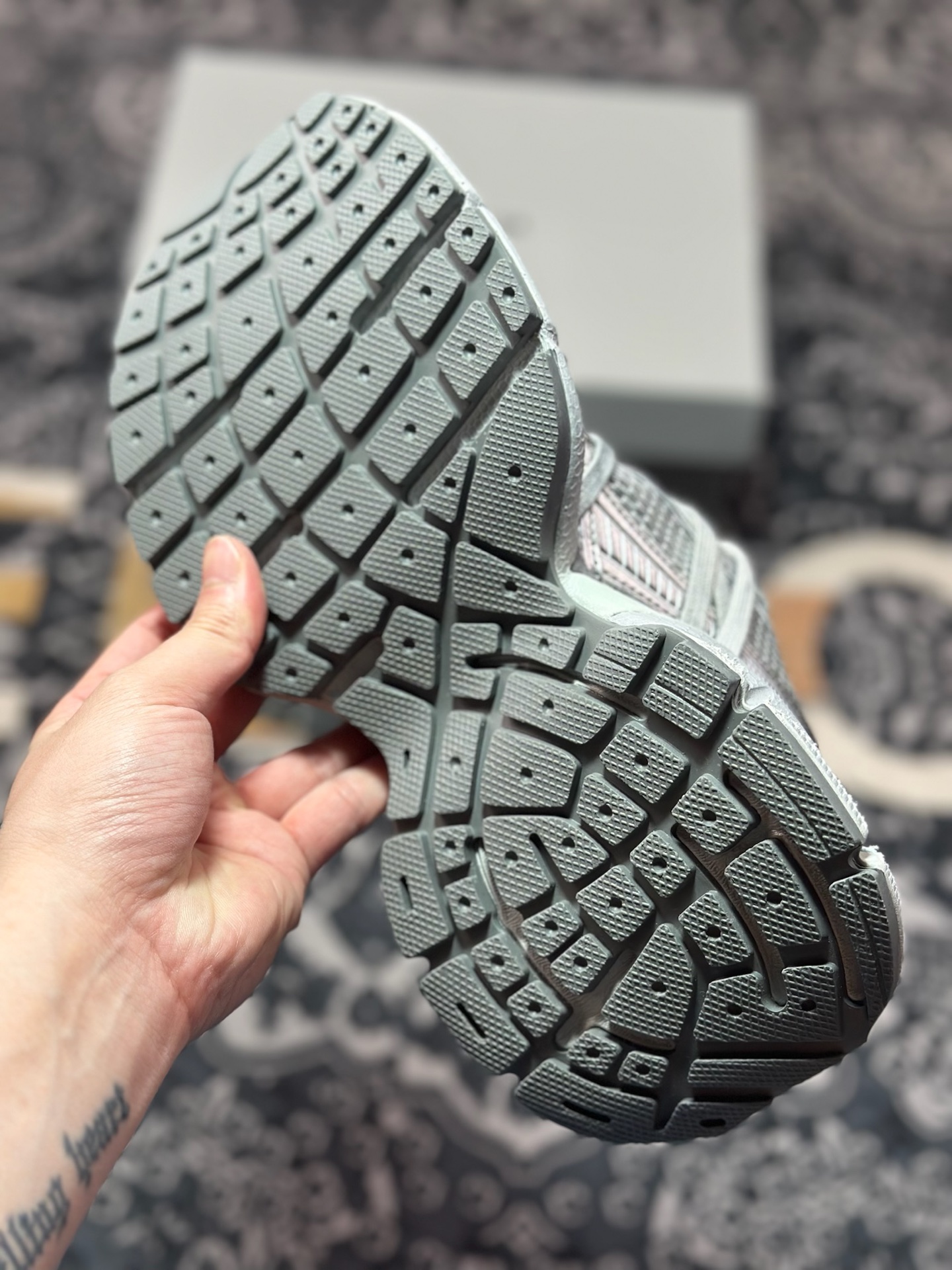 巴黎世家BALENCIAGA 3XL Sneakers 3+系列低帮复古阔型底姥爹风潮流百搭休闲慢跑鞋“枪色灰银木乃伊绑绳”825599 W3XCH 1101-Chinese UA Cheap High Quatity Brand Clothes Bags handbags Sneakers wholesale wholesaler seller from China Factory suppliers Fashion Clothing Shoes best Quality Beautiful Price 巴黎世家BALENCIAGA 3XL Sneakers 3+系列低帮复古阔型底姥爹风潮流百搭休闲慢跑鞋“枪色灰银木乃伊绑绳”825599 W3XCH 1101