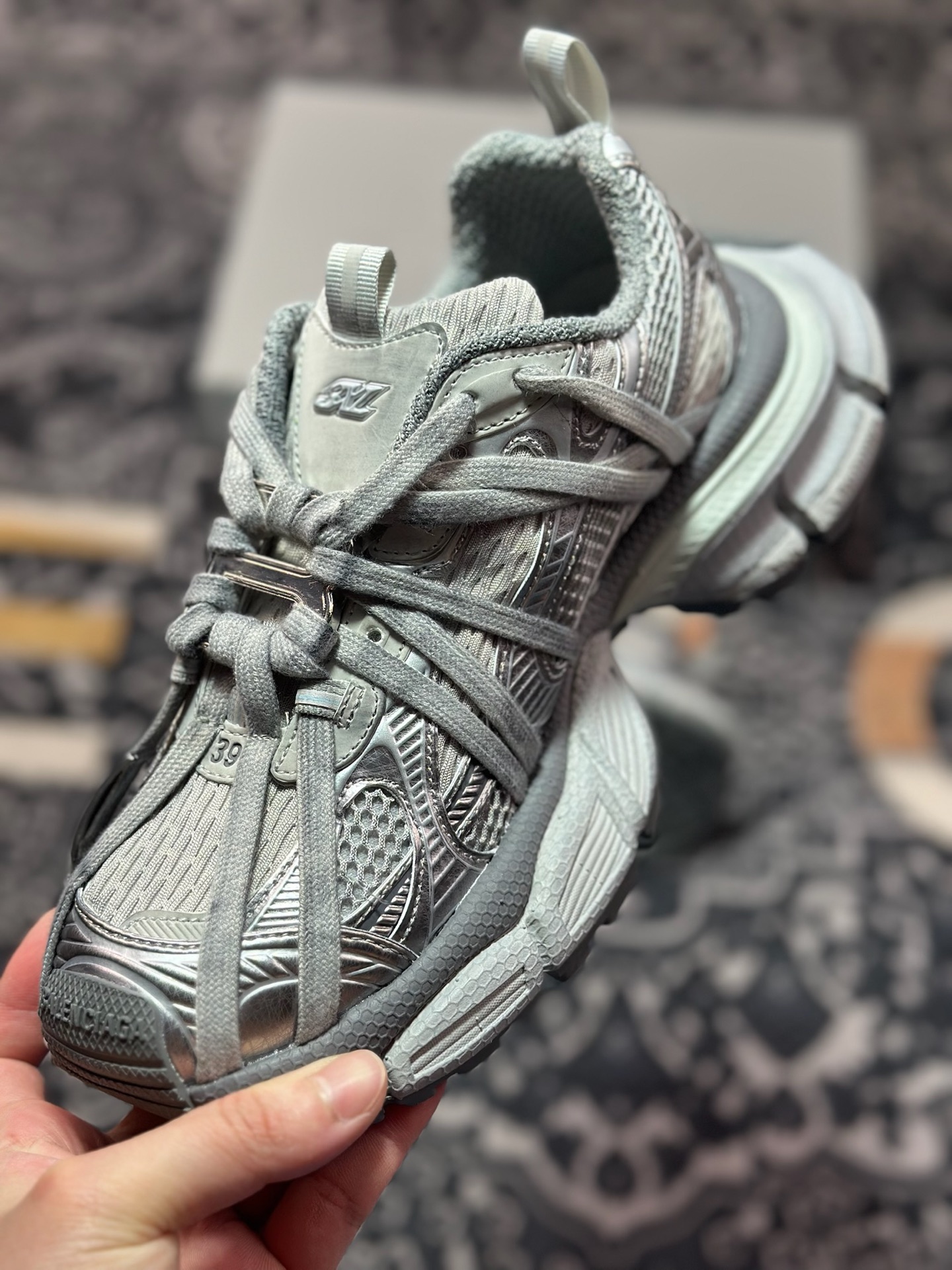 巴黎世家BALENCIAGA 3XL Sneakers 3+系列低帮复古阔型底姥爹风潮流百搭休闲慢跑鞋“枪色灰银木乃伊绑绳”825599 W3XCH 1101-Chinese UA Cheap High Quatity Brand Clothes Bags handbags Sneakers wholesale wholesaler seller from China Factory suppliers Fashion Clothing Shoes best Quality Beautiful Price 巴黎世家BALENCIAGA 3XL Sneakers 3+系列低帮复古阔型底姥爹风潮流百搭休闲慢跑鞋“枪色灰银木乃伊绑绳”825599 W3XCH 1101