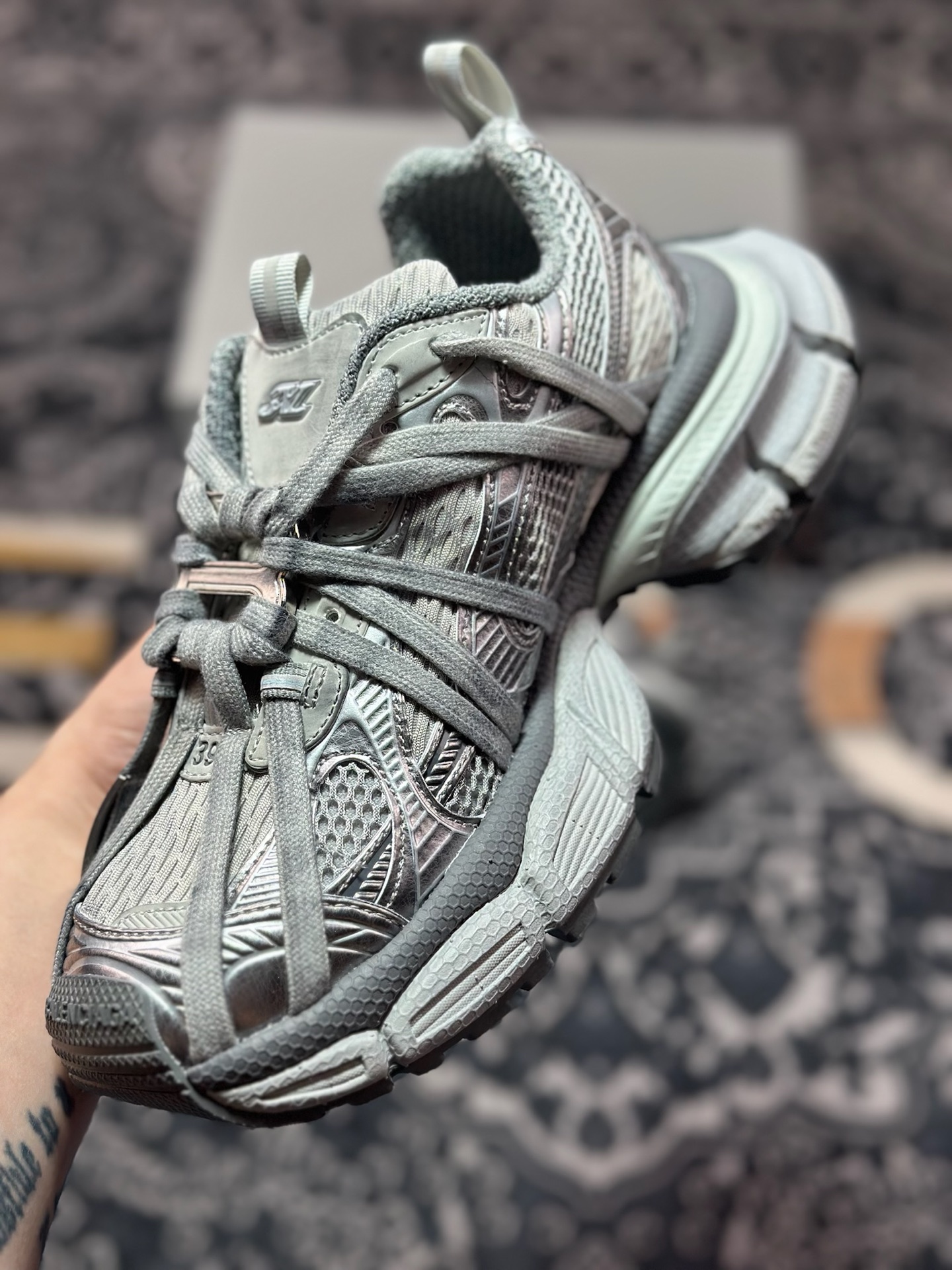 巴黎世家BALENCIAGA 3XL Sneakers 3+系列低帮复古阔型底姥爹风潮流百搭休闲慢跑鞋“枪色灰银木乃伊绑绳”825599 W3XCH 1101-Chinese UA Cheap High Quatity Brand Clothes Bags handbags Sneakers wholesale wholesaler seller from China Factory suppliers Fashion Clothing Shoes best Quality Beautiful Price 巴黎世家BALENCIAGA 3XL Sneakers 3+系列低帮复古阔型底姥爹风潮流百搭休闲慢跑鞋“枪色灰银木乃伊绑绳”825599 W3XCH 1101