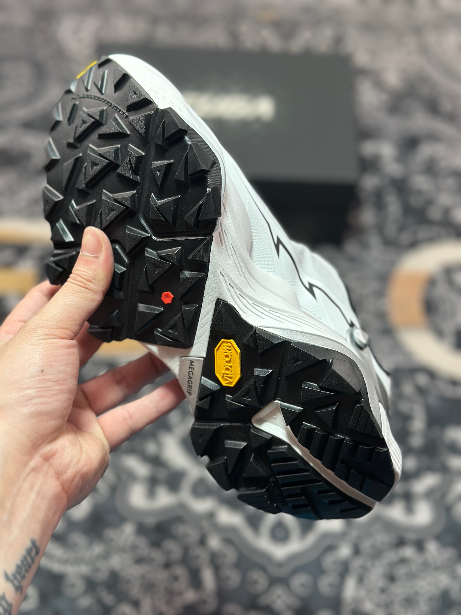 原装级别 凯乐石 KAILAS FUGA 黑山 DU BOA超强抓地力跑步鞋 KS2433171A 白黑-Chinese UA Cheap High Quatity Brand Clothes Bags handbags Sneakers wholesale wholesaler seller from China Factory suppliers Fashion Clothing Shoes best Quality Beautiful Price 原装级别 凯乐石 KAILAS FUGA 黑山 DU BOA超强抓地力跑步鞋 KS2433171A 白黑