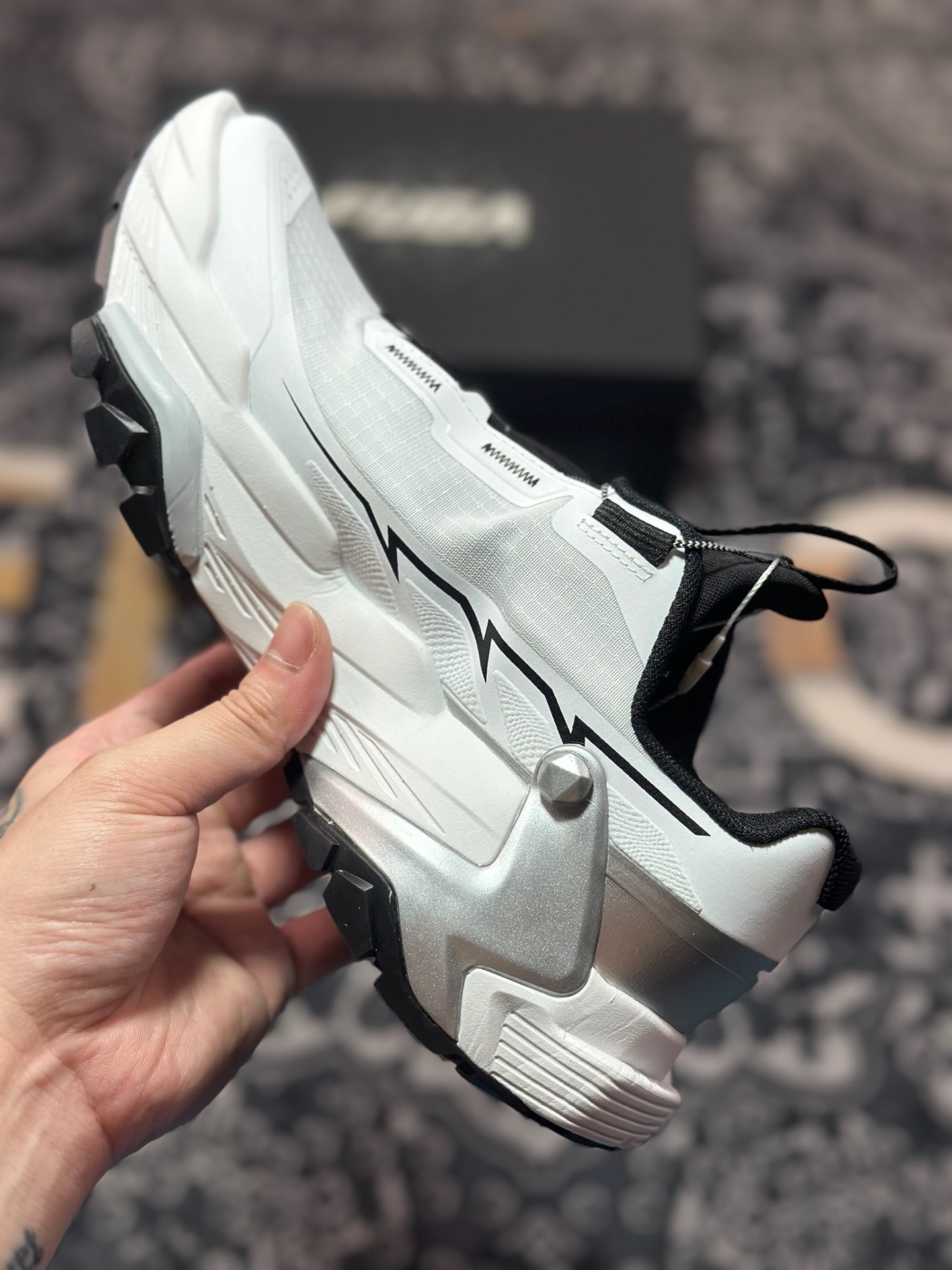 原装级别 凯乐石 KAILAS FUGA 黑山 DU BOA超强抓地力跑步鞋 KS2433171A 白黑-Chinese UA Cheap High Quatity Brand Clothes Bags handbags Sneakers wholesale wholesaler seller from China Factory suppliers Fashion Clothing Shoes best Quality Beautiful Price 原装级别 凯乐石 KAILAS FUGA 黑山 DU BOA超强抓地力跑步鞋 KS2433171A 白黑