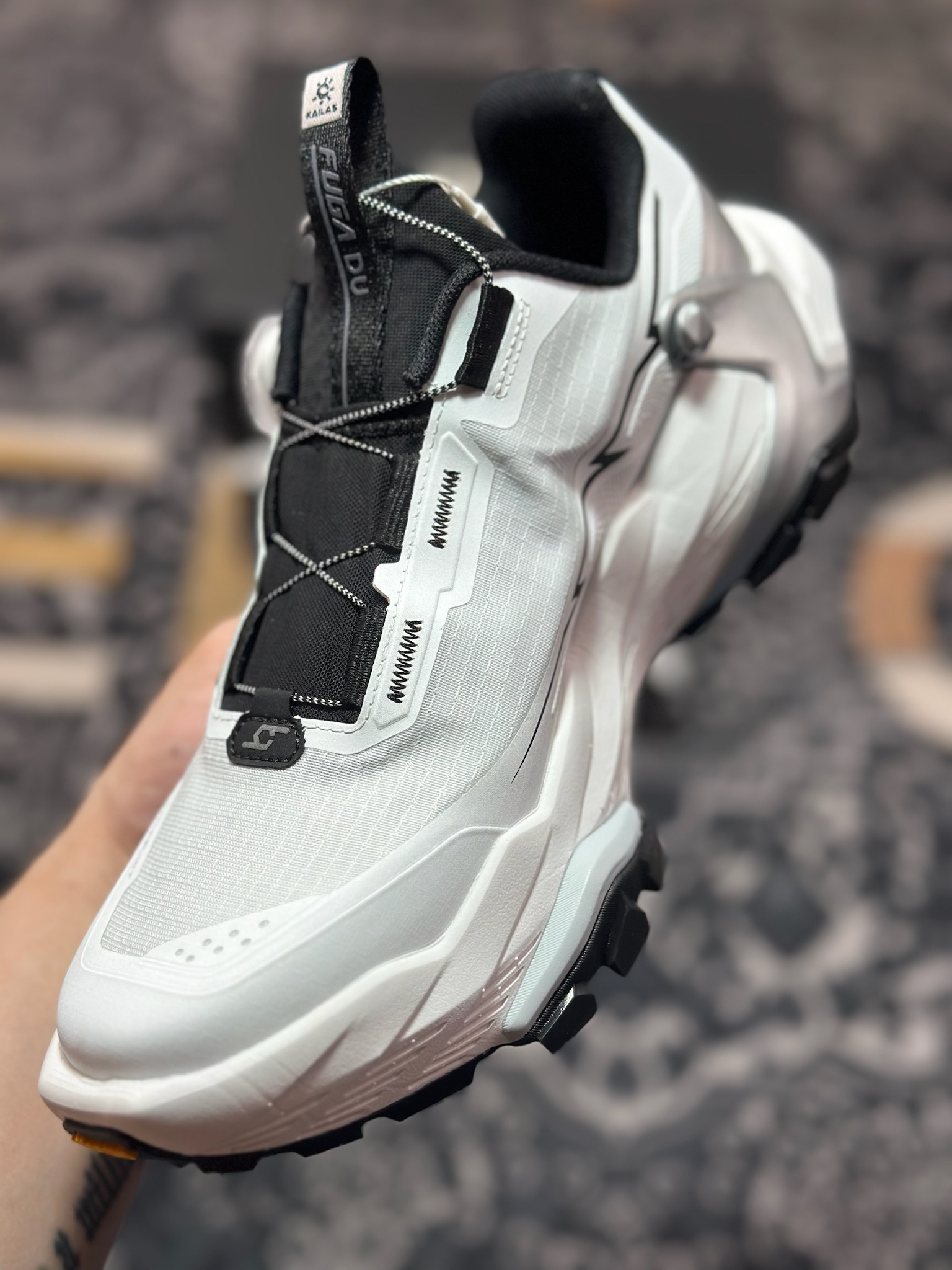 原装级别 凯乐石 KAILAS FUGA 黑山 DU BOA超强抓地力跑步鞋 KS2433171A 白黑-Chinese UA Cheap High Quatity Brand Clothes Bags handbags Sneakers wholesale wholesaler seller from China Factory suppliers Fashion Clothing Shoes best Quality Beautiful Price 原装级别 凯乐石 KAILAS FUGA 黑山 DU BOA超强抓地力跑步鞋 KS2433171A 白黑