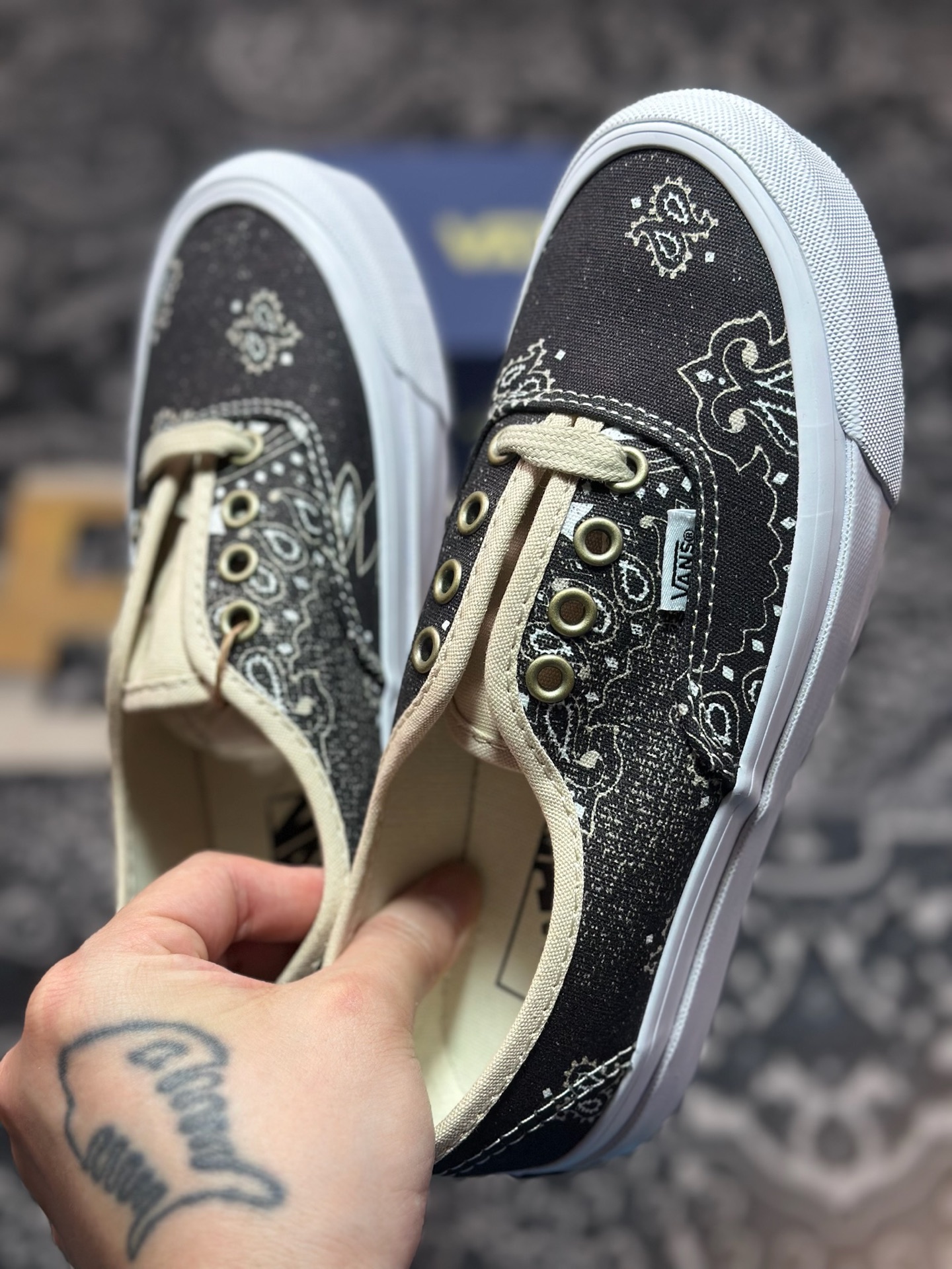 Vans Authentic 44 腰果花 VN000D5KESB1-Chinese UA Cheap High Quatity Brand Clothes Bags handbags Sneakers wholesale wholesaler seller from China Factory suppliers Fashion Clothing Shoes best Quality Beautiful Price Vans Authentic 44 腰果花 VN000D5KESB1