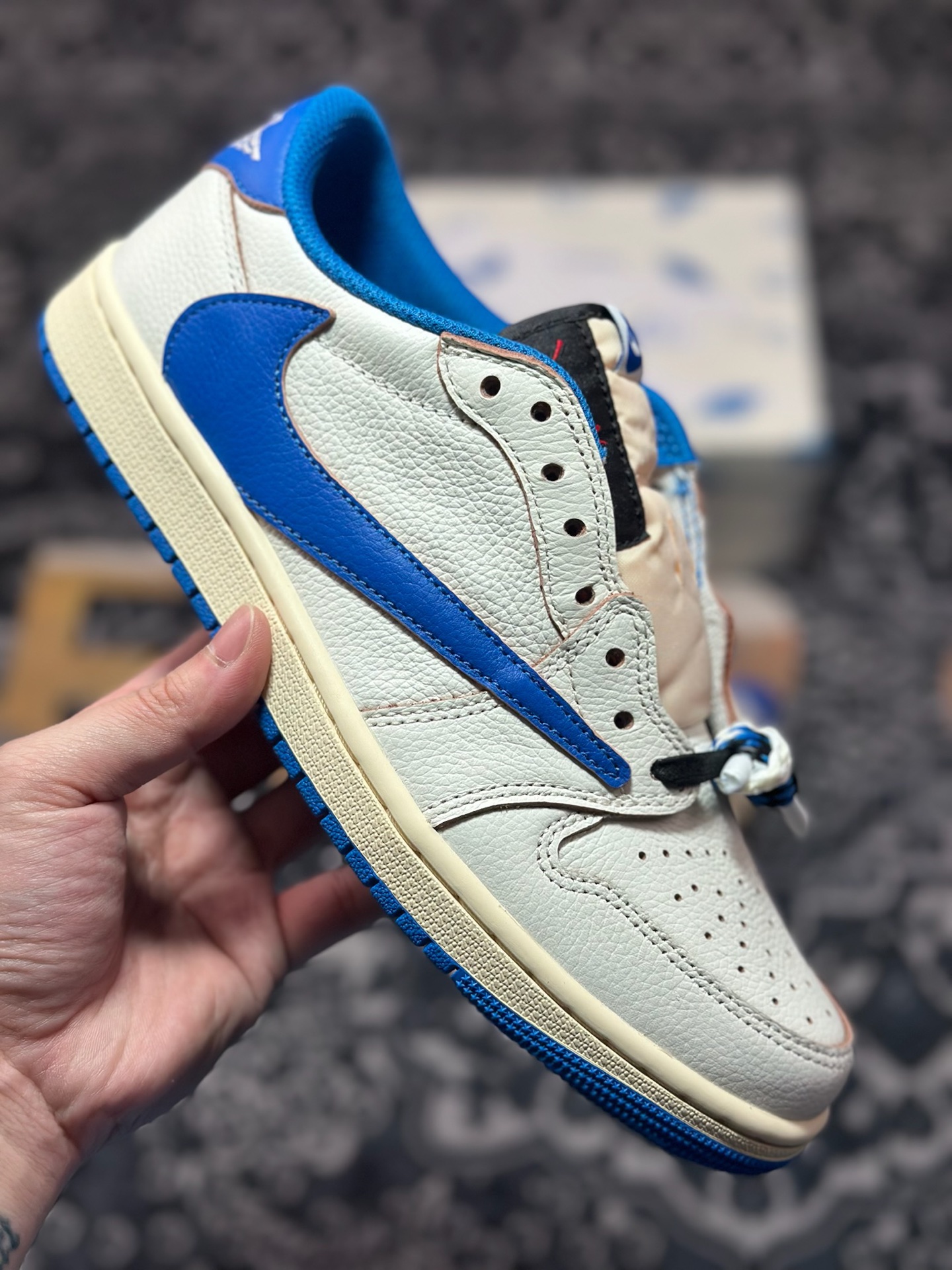 优选 原装级别 TS x Air Jordan 1 Low 闪电倒钩2.0 最新联名配色  DM7866-104