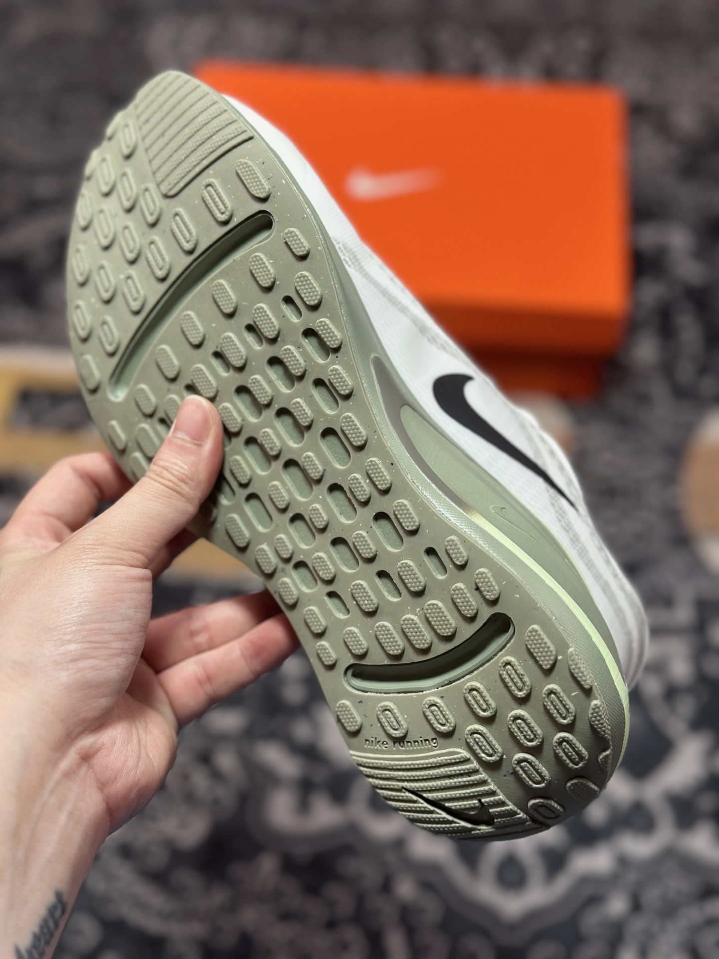 原厂级别 NK Journey Run 舒适简约轻质缓震休闲运动跑步鞋  FN0228-102