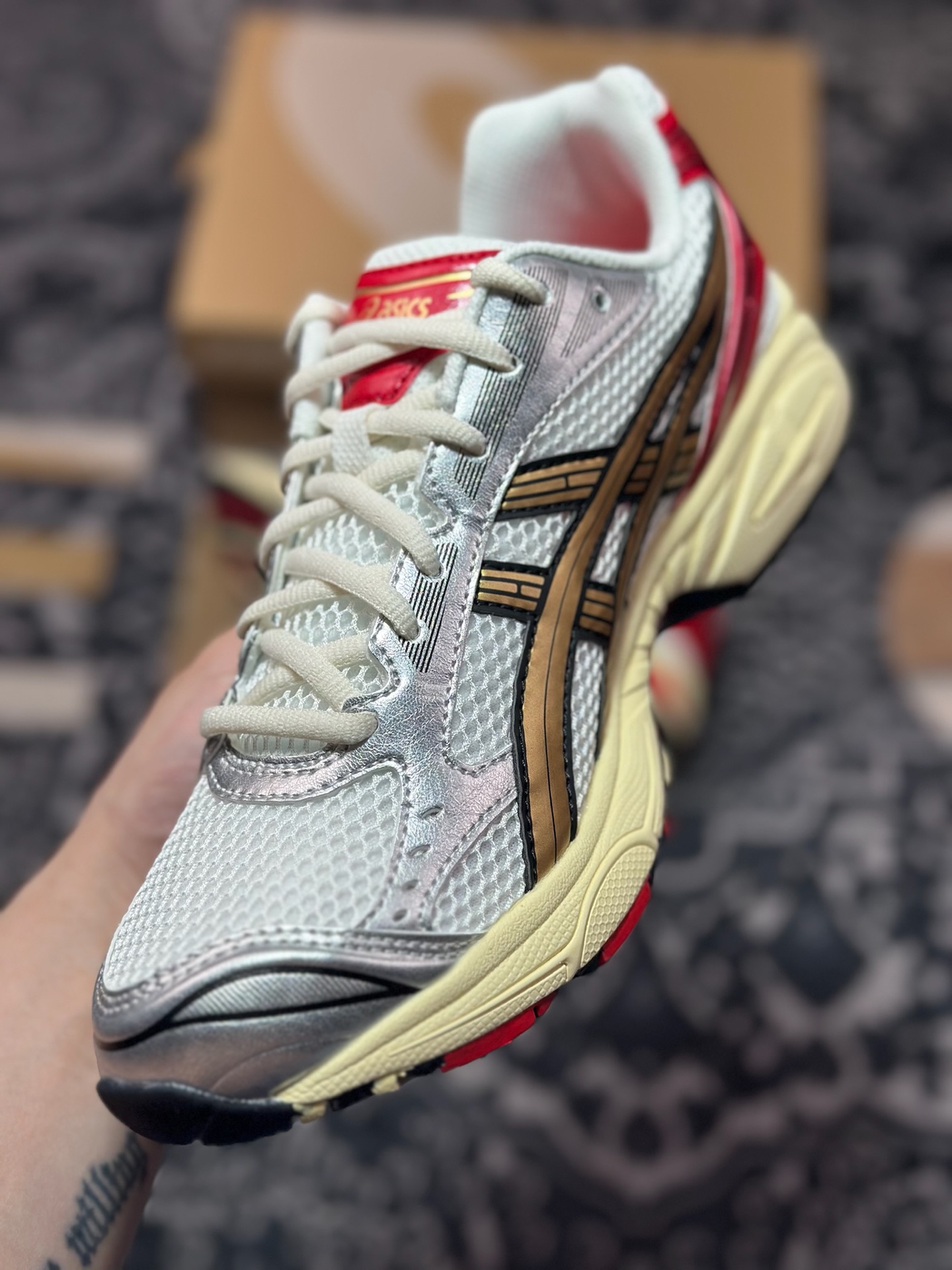 优选 原装级别 纯原 Asics 亚瑟士 GEL-Kayano 14 低帮运动休闲跑步鞋 银金红 1203A692-100-Chinese UA Cheap High Quatity Brand Clothes Bags handbags Sneakers wholesale wholesaler seller from China Factory suppliers Fashion Clothing Shoes best Quality Beautiful Price 优选 原装级别 纯原 Asics 亚瑟士 GEL-Kayano 14 低帮运动休闲跑步鞋 银金红 1203A692-100