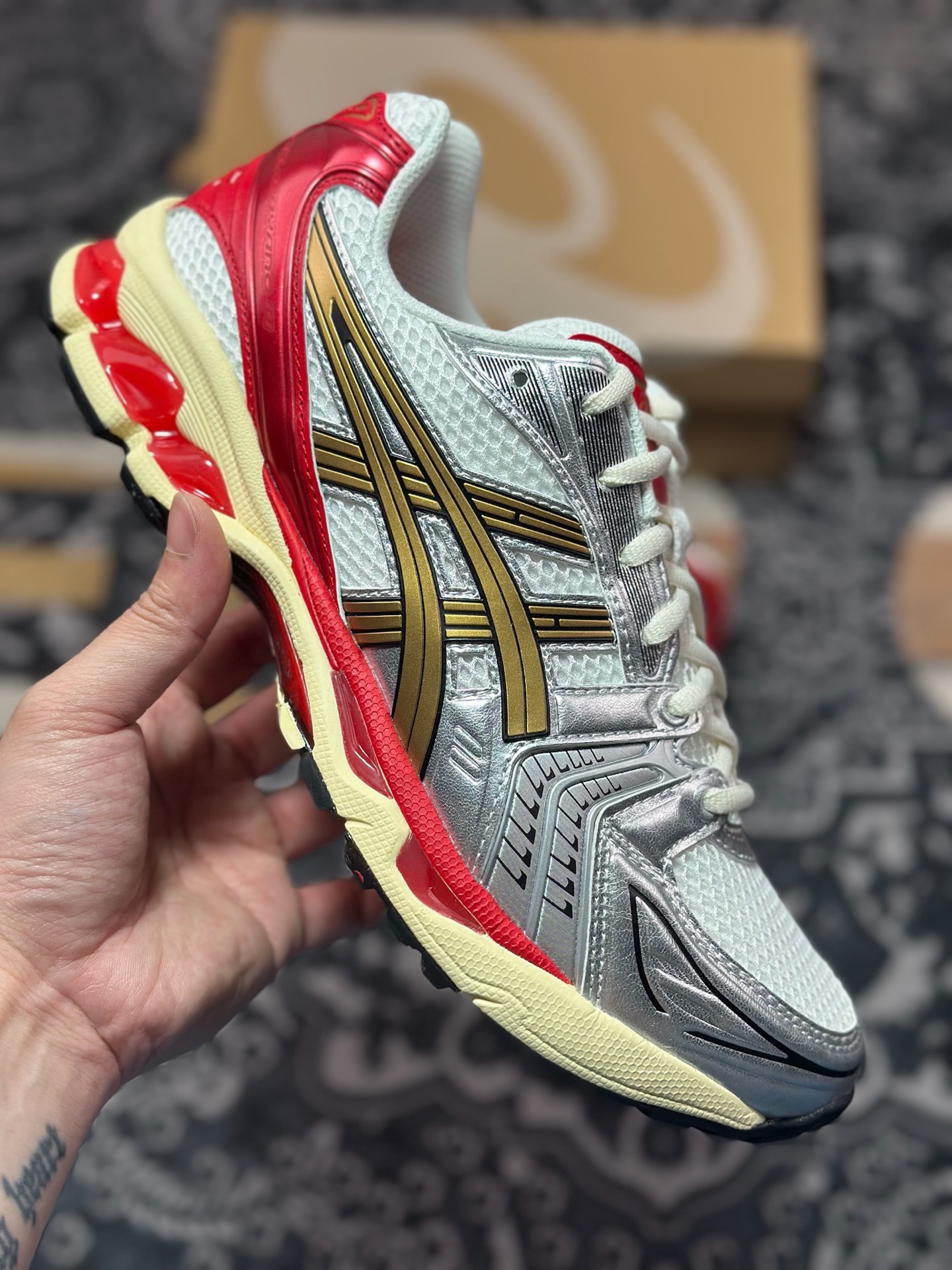 优选 原装级别 纯原 Asics 亚瑟士 GEL-Kayano 14 低帮运动休闲跑步鞋 银金红 1203A692-100-Chinese UA Cheap High Quatity Brand Clothes Bags handbags Sneakers wholesale wholesaler seller from China Factory suppliers Fashion Clothing Shoes best Quality Beautiful Price 优选 原装级别 纯原 Asics 亚瑟士 GEL-Kayano 14 低帮运动休闲跑步鞋 银金红 1203A692-100