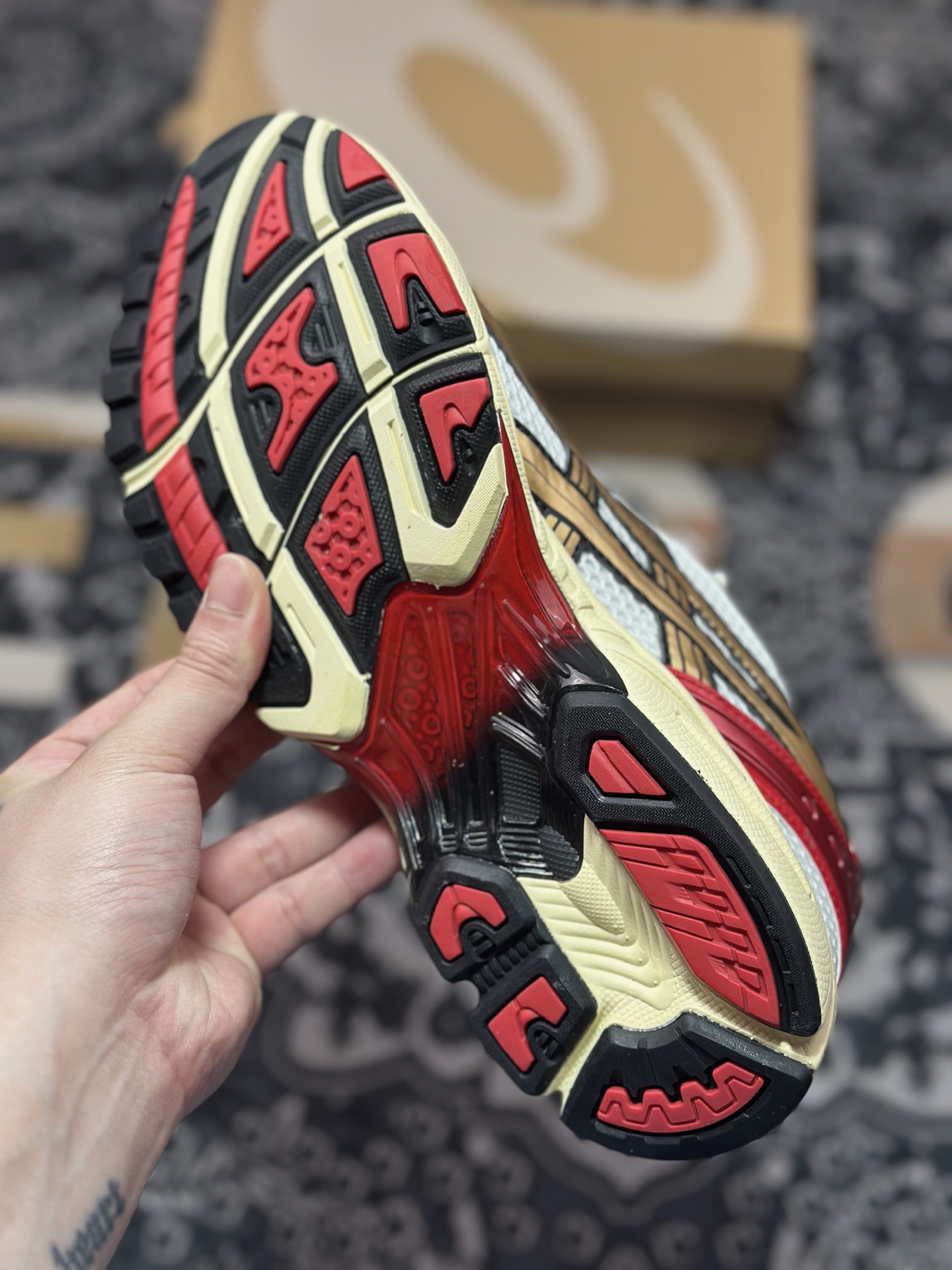 优选 原装级别 纯原 Asics 亚瑟士 GEL-Kayano 14 低帮运动休闲跑步鞋 银金红 1203A692-100-Chinese UA Cheap High Quatity Brand Clothes Bags handbags Sneakers wholesale wholesaler seller from China Factory suppliers Fashion Clothing Shoes best Quality Beautiful Price 优选 原装级别 纯原 Asics 亚瑟士 GEL-Kayano 14 低帮运动休闲跑步鞋 银金红 1203A692-100