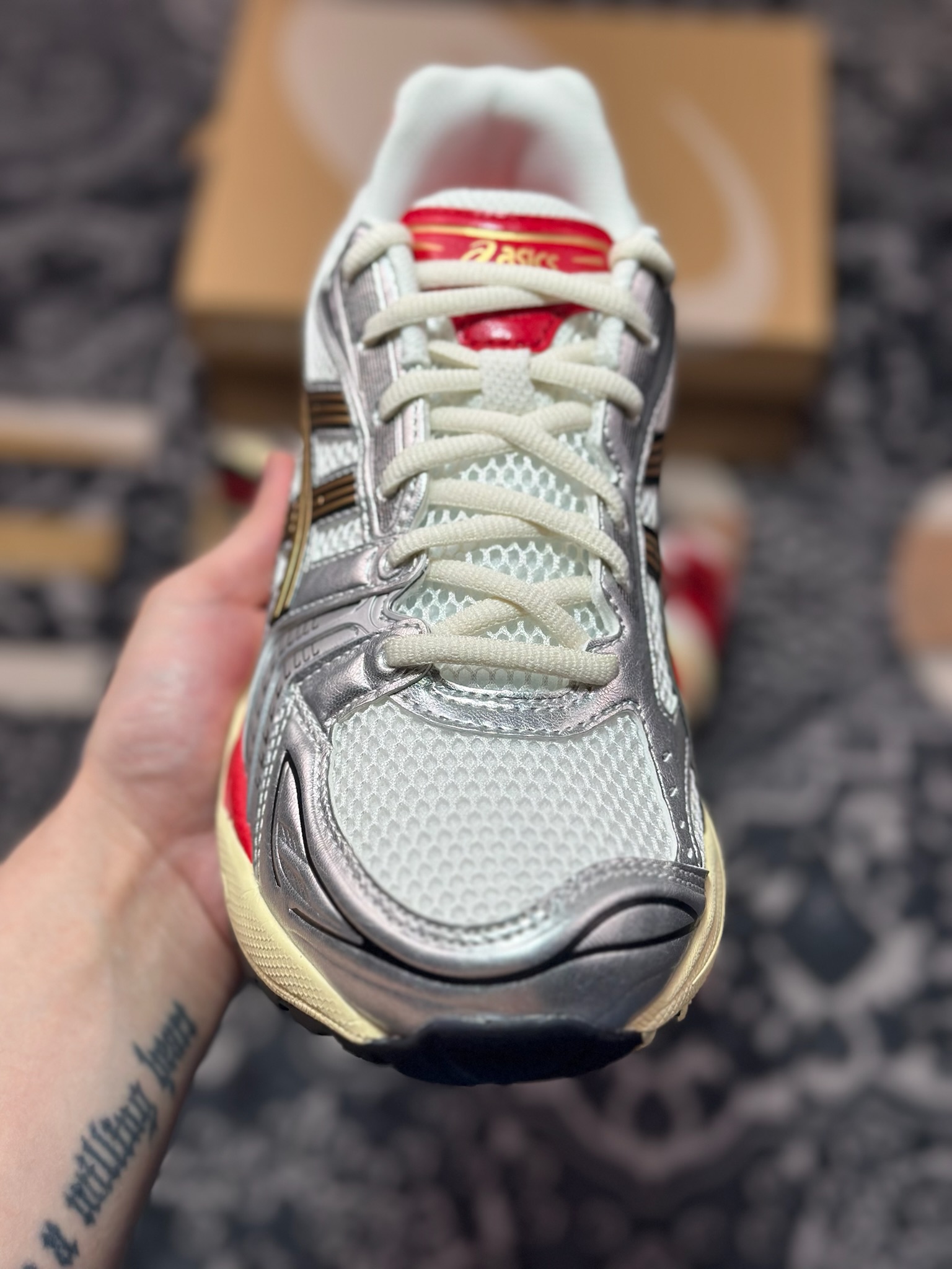 优选 原装级别 纯原 Asics 亚瑟士 GEL-Kayano 14 低帮运动休闲跑步鞋 银金红 1203A692-100-Chinese UA Cheap High Quatity Brand Clothes Bags handbags Sneakers wholesale wholesaler seller from China Factory suppliers Fashion Clothing Shoes best Quality Beautiful Price 优选 原装级别 纯原 Asics 亚瑟士 GEL-Kayano 14 低帮运动休闲跑步鞋 银金红 1203A692-100