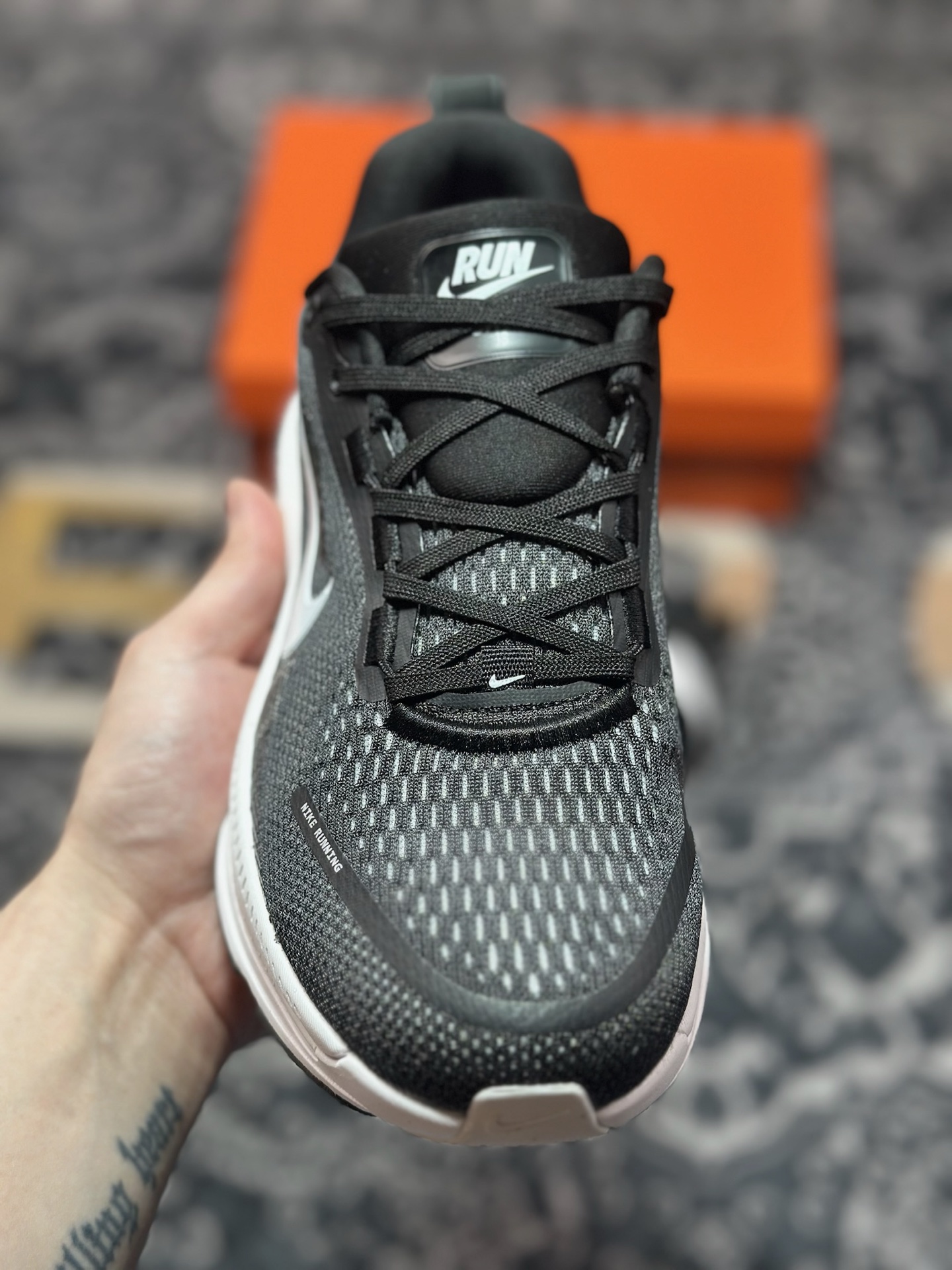 原装级别 NK Zoom VOMERO 18 轻量跑鞋 耐克网透面气 训跑练步鞋  HM6803-007