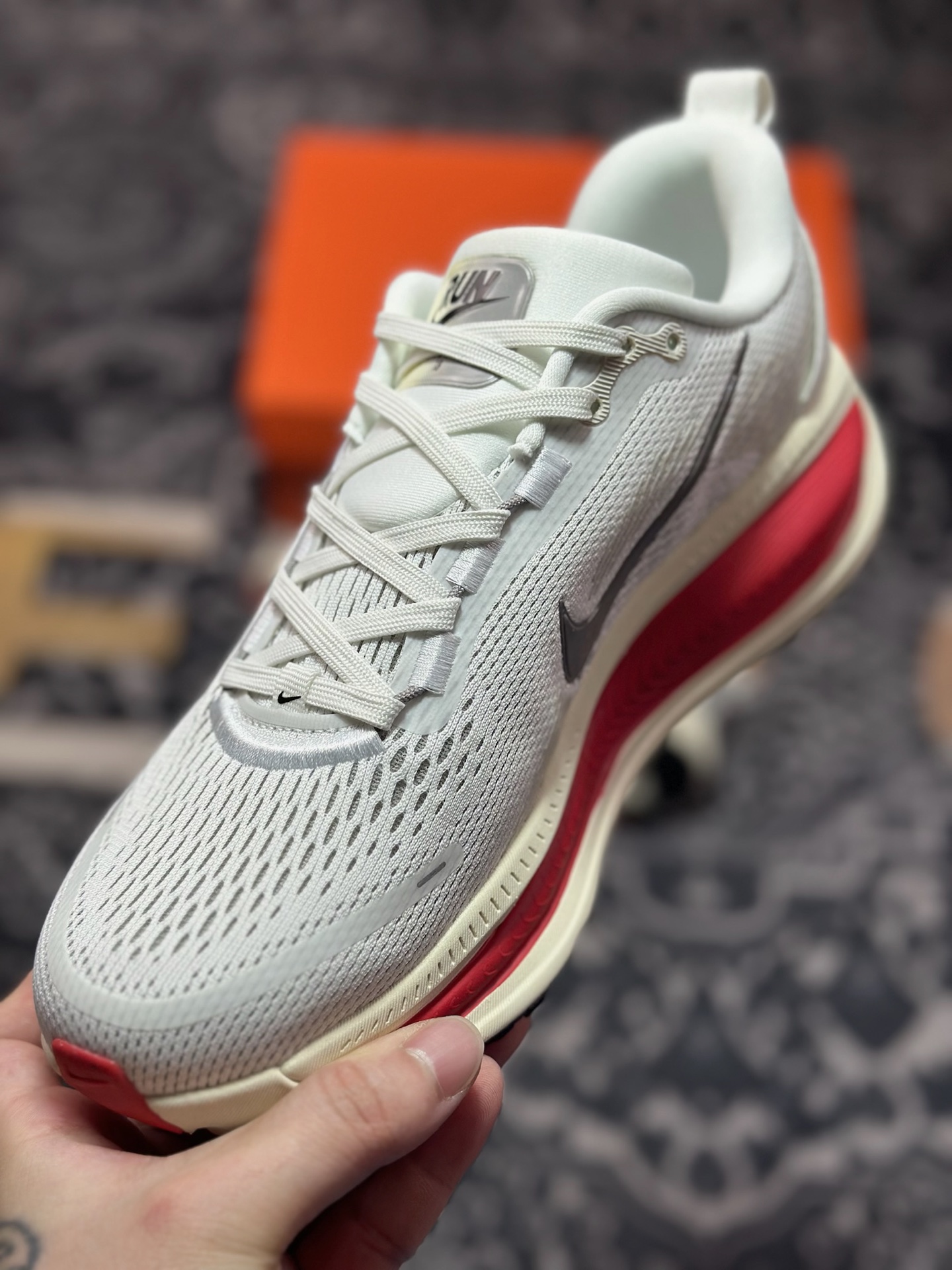 原装级别 NK Zoom VOMERO 18 轻量跑鞋 耐克网透面气 训跑练步鞋 HM6803-001 原装级别 NK Zoom VOMERO 18 轻量跑鞋 耐克网透面气 训跑练步鞋 HM6803-001