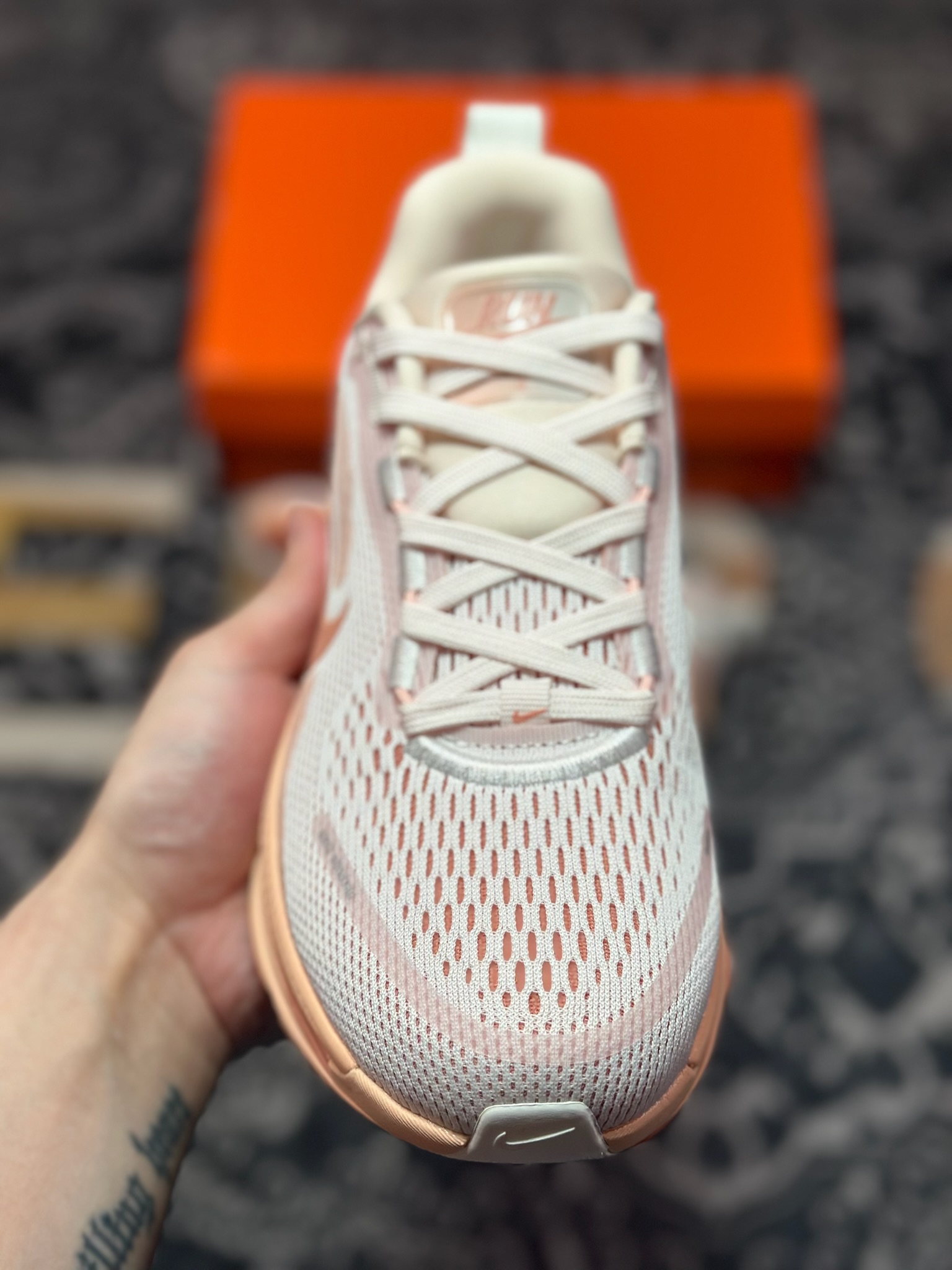 原装级别 NK Zoom VOMERO 18 轻量跑鞋 耐克网透面气 训跑练步鞋  HM6804-601