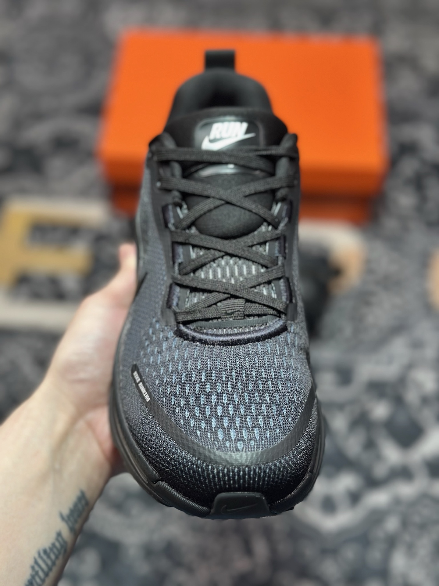 原装级别 NK Zoom VOMERO 18 轻量跑鞋 耐克网透面气 训跑练步鞋  HM6803-005