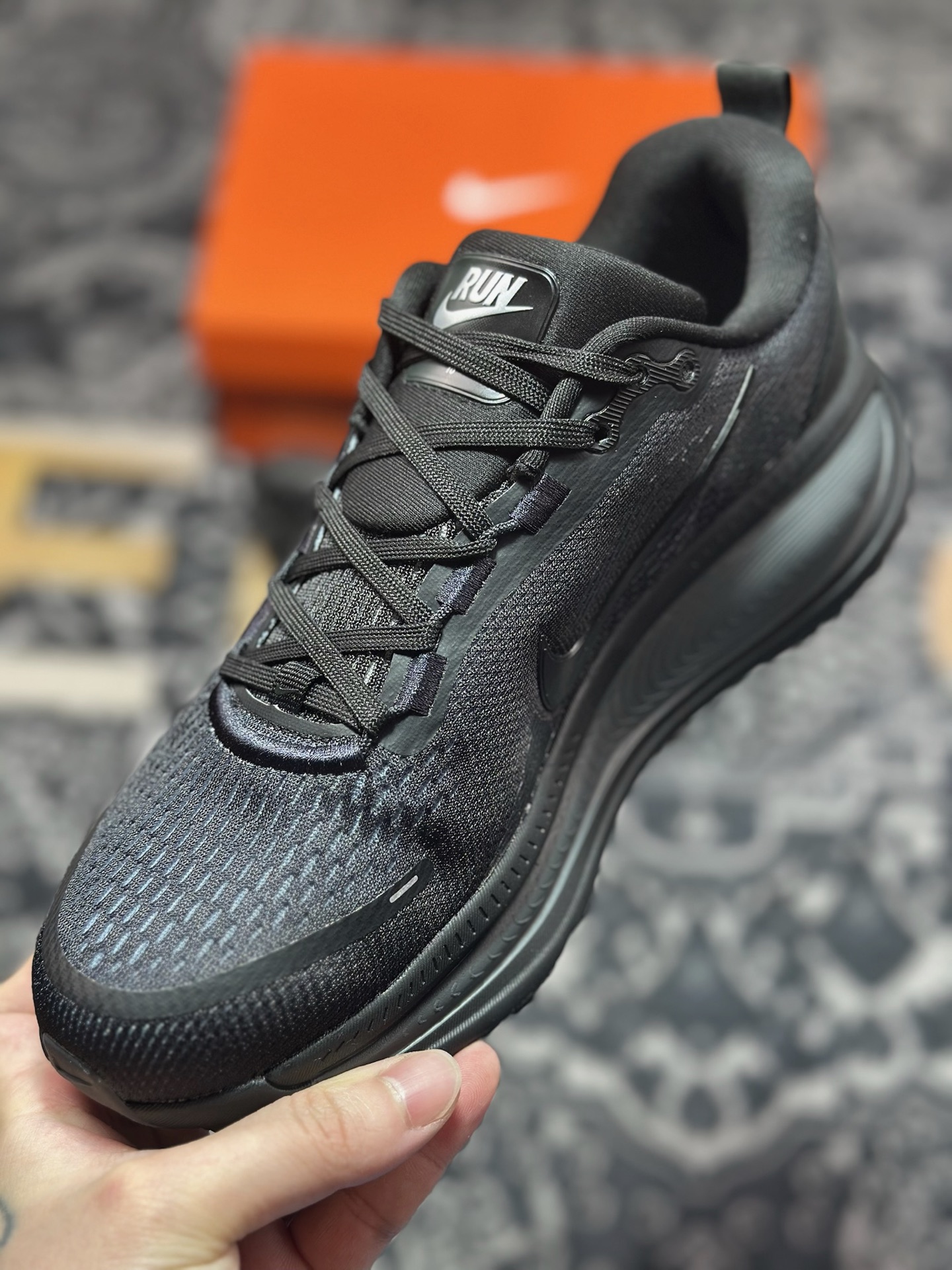 原装级别 NK Zoom VOMERO 18 轻量跑鞋 耐克网透面气 训跑练步鞋  HM6803-005