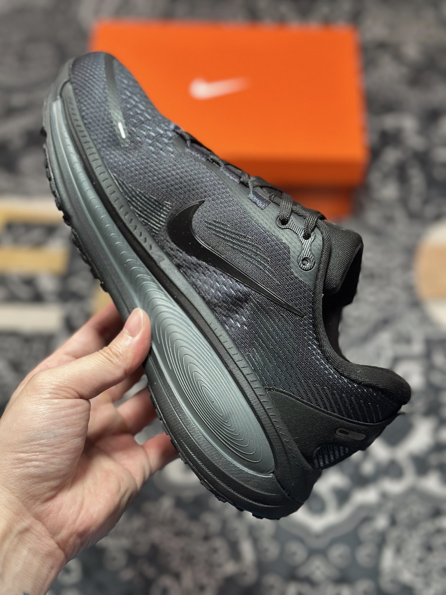 原装级别 NK Zoom VOMERO 18 轻量跑鞋 耐克网透面气 训跑练步鞋  HM6803-005