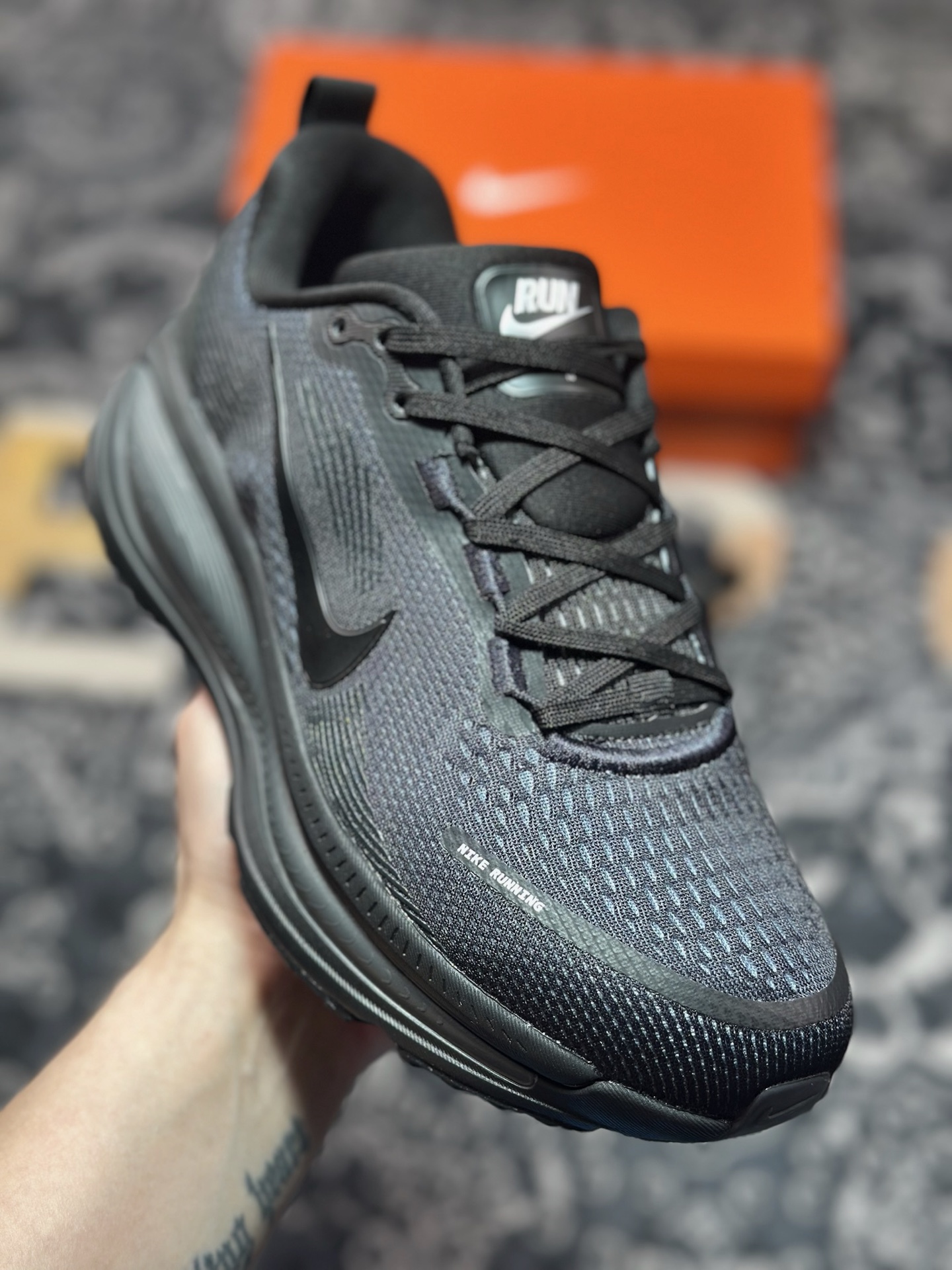 原装级别 NK Zoom VOMERO 18 轻量跑鞋 耐克网透面气 训跑练步鞋  HM6803-005