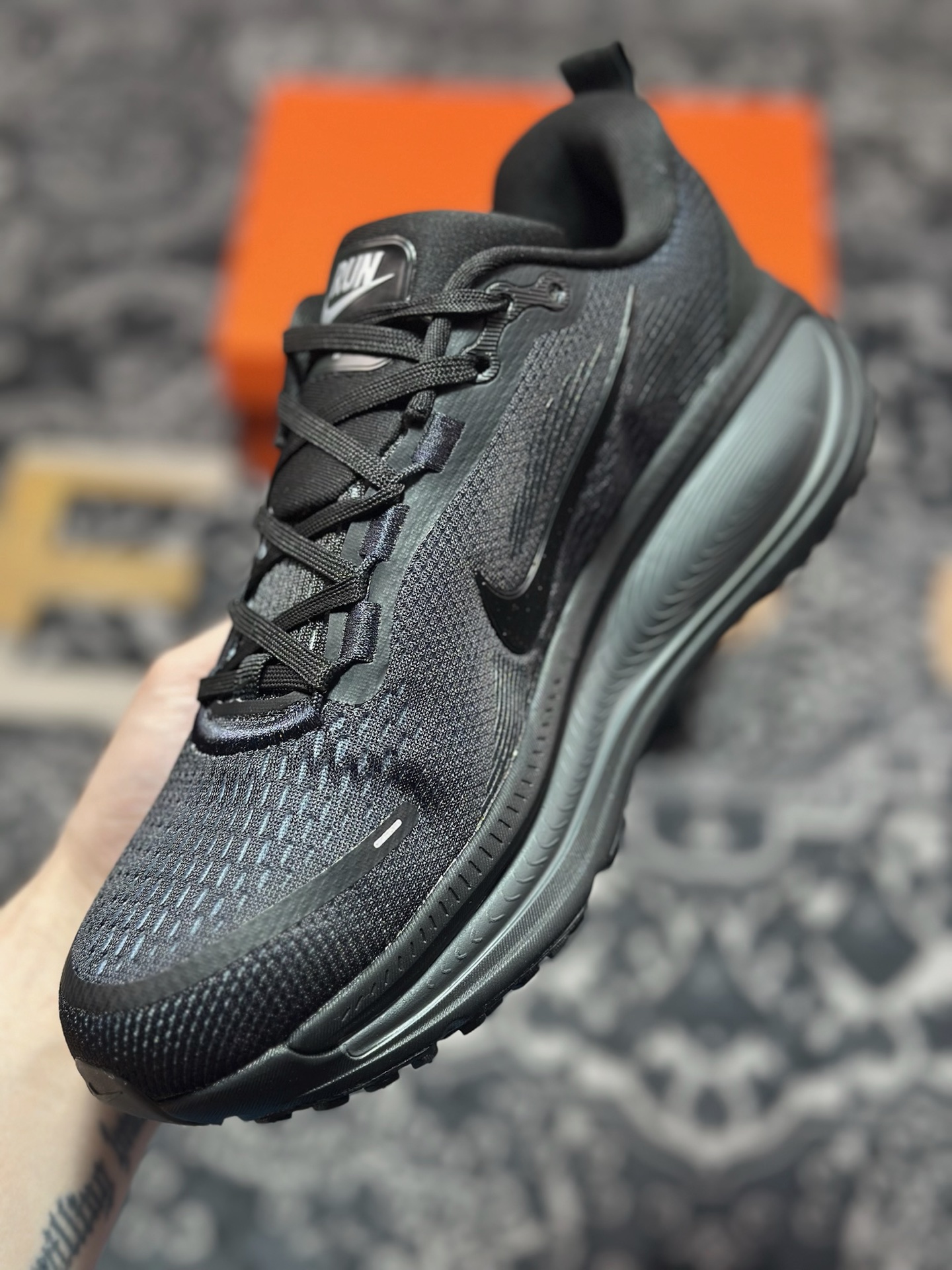 原装级别 NK Zoom VOMERO 18 轻量跑鞋 耐克网透面气 训跑练步鞋  HM6803-005