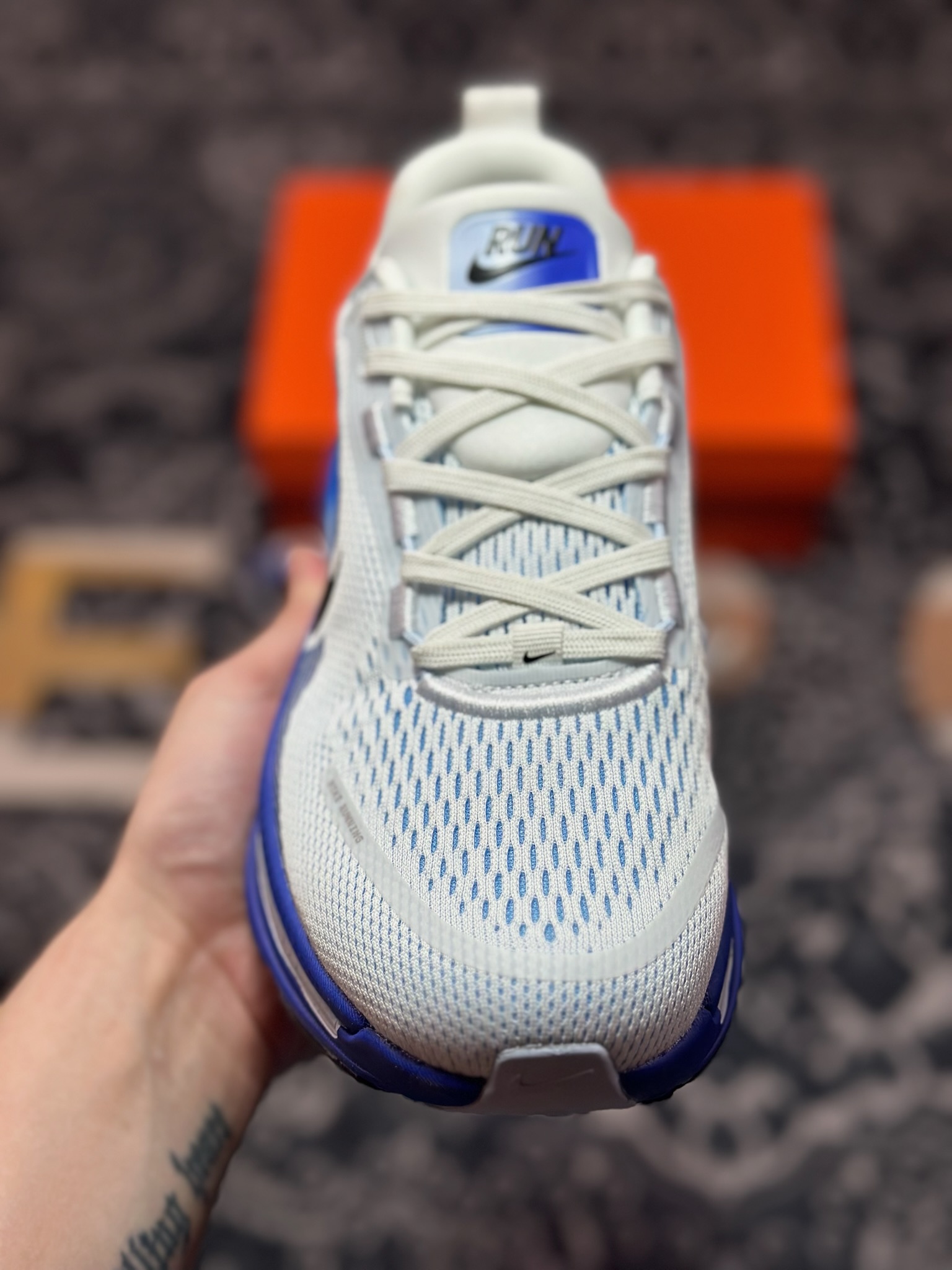 原装级别 NK Zoom VOMERO 18 轻量跑鞋 耐克网透面气 训跑练步鞋  HM6803-104