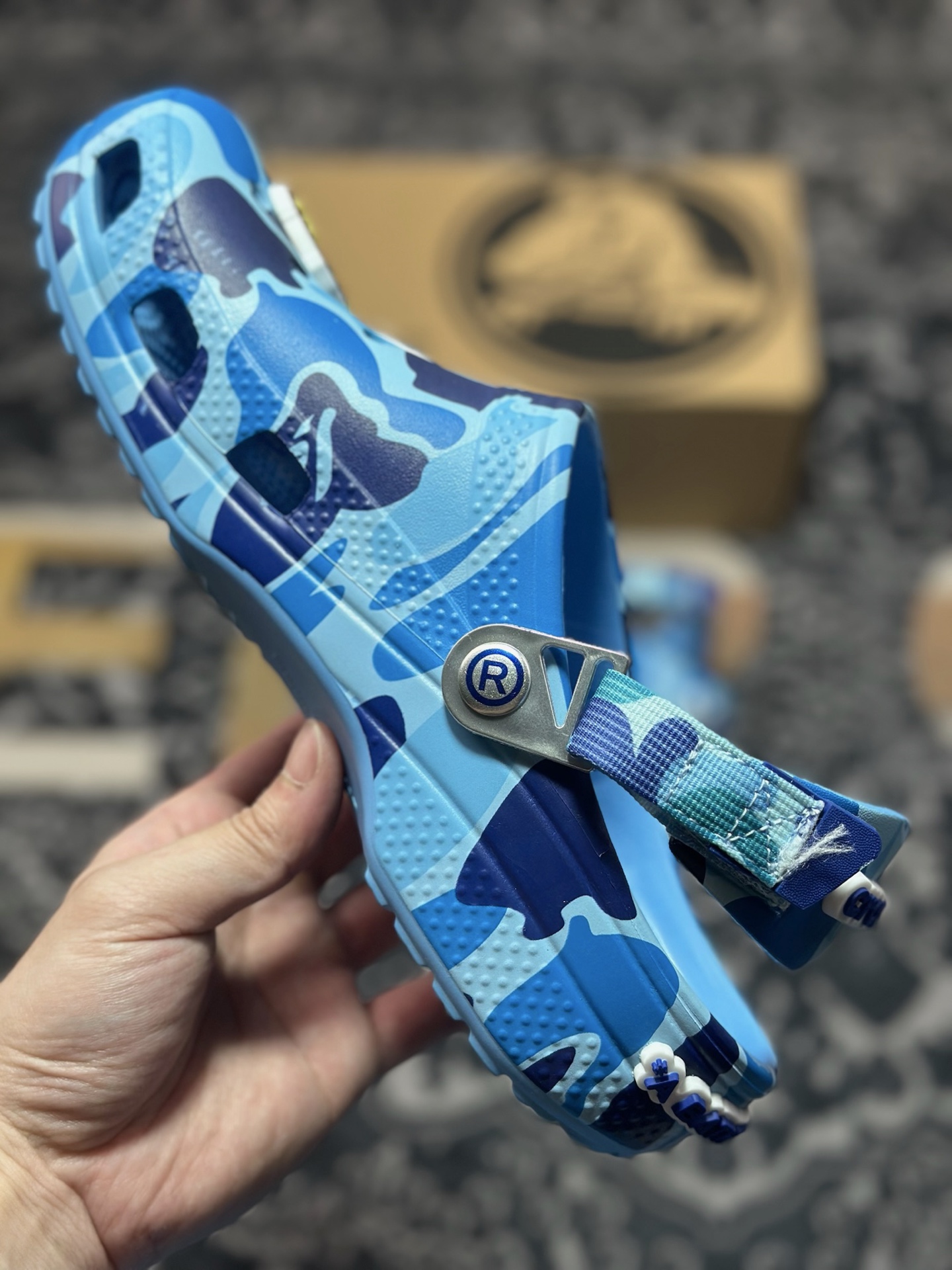 原装级别爆款来袭 Bape x crocs classic clog卡骆驰 Classic clog 迷彩印花 舒适百搭 洞洞鞋