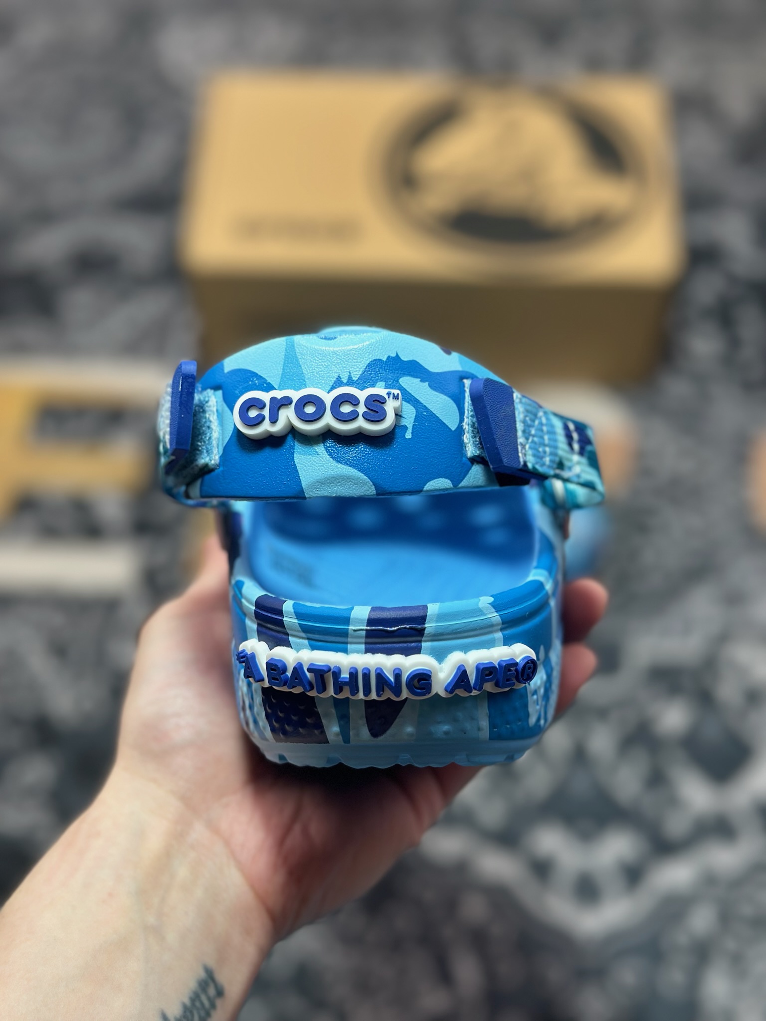 原装级别爆款来袭 Bape x crocs classic clog卡骆驰 Classic clog 迷彩印花 舒适百搭 洞洞鞋