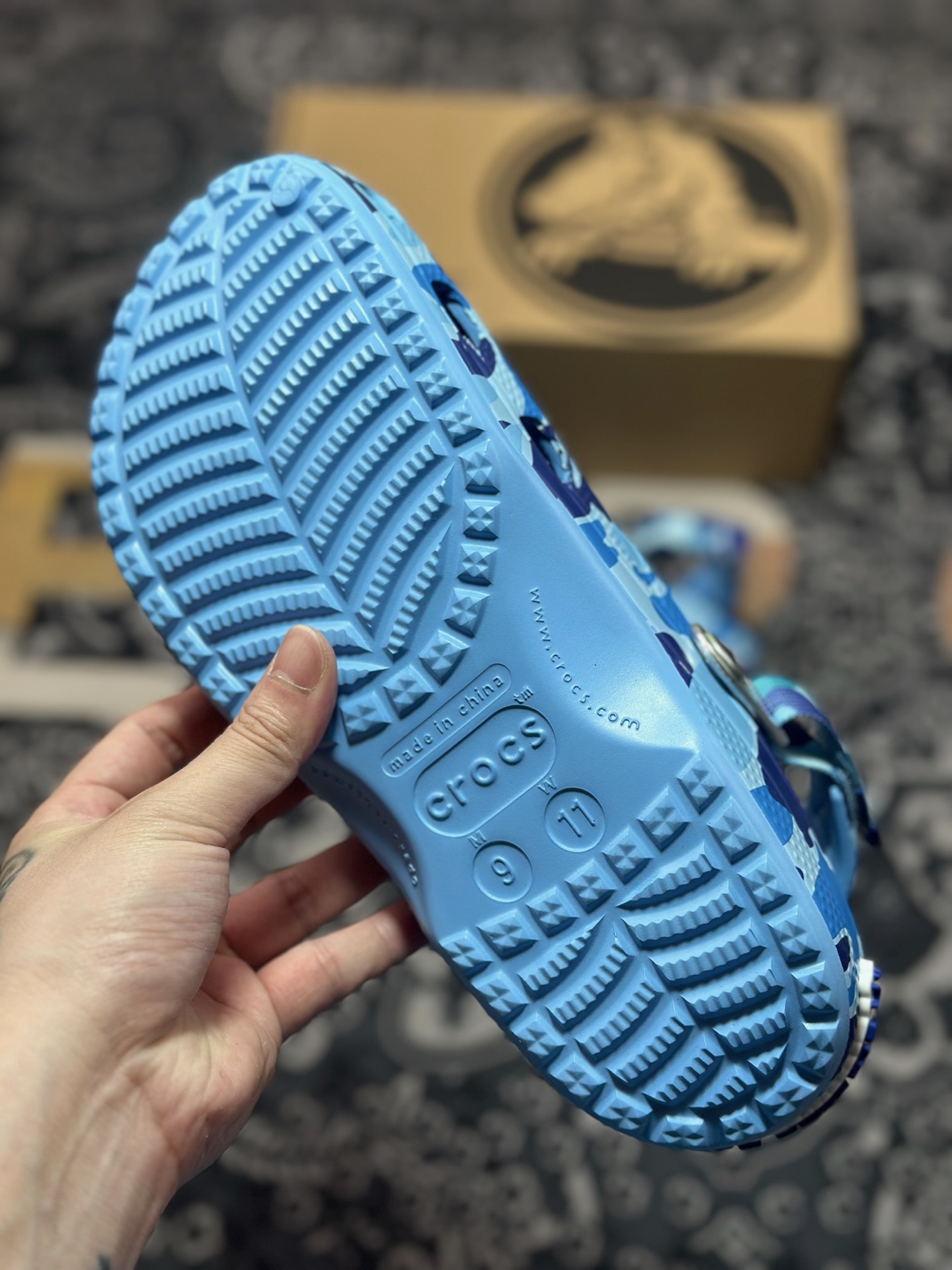 原装级别爆款来袭 Bape x crocs classic clog卡骆驰 Classic clog 迷彩印花 舒适百搭 洞洞鞋