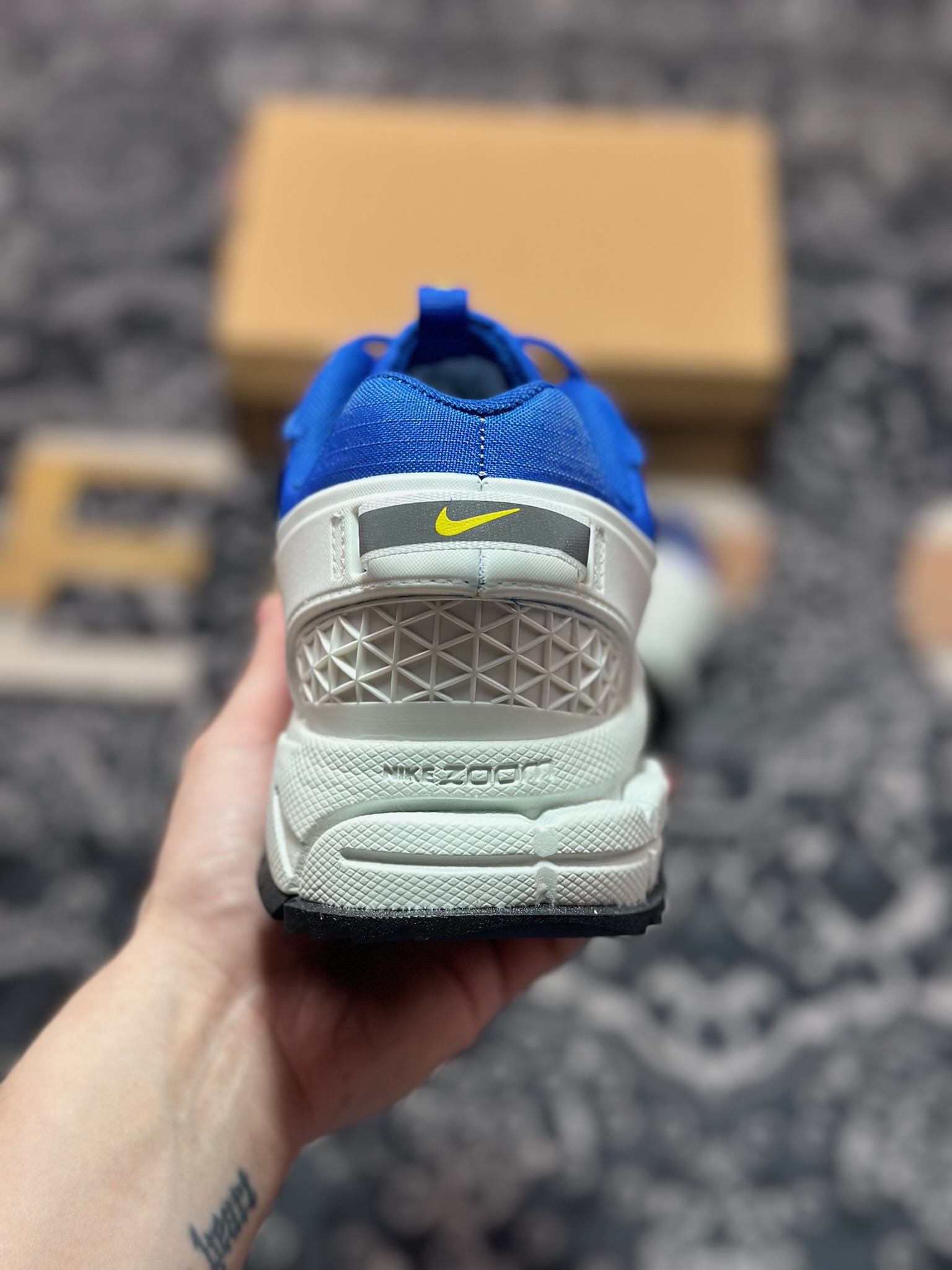Nike Zoom Vomero 5 Roam”Racer Blue”佛莫罗5代徒步版系列经典复古增高厚底休闲运动慢跑鞋“白赛车蓝”FV2295-400