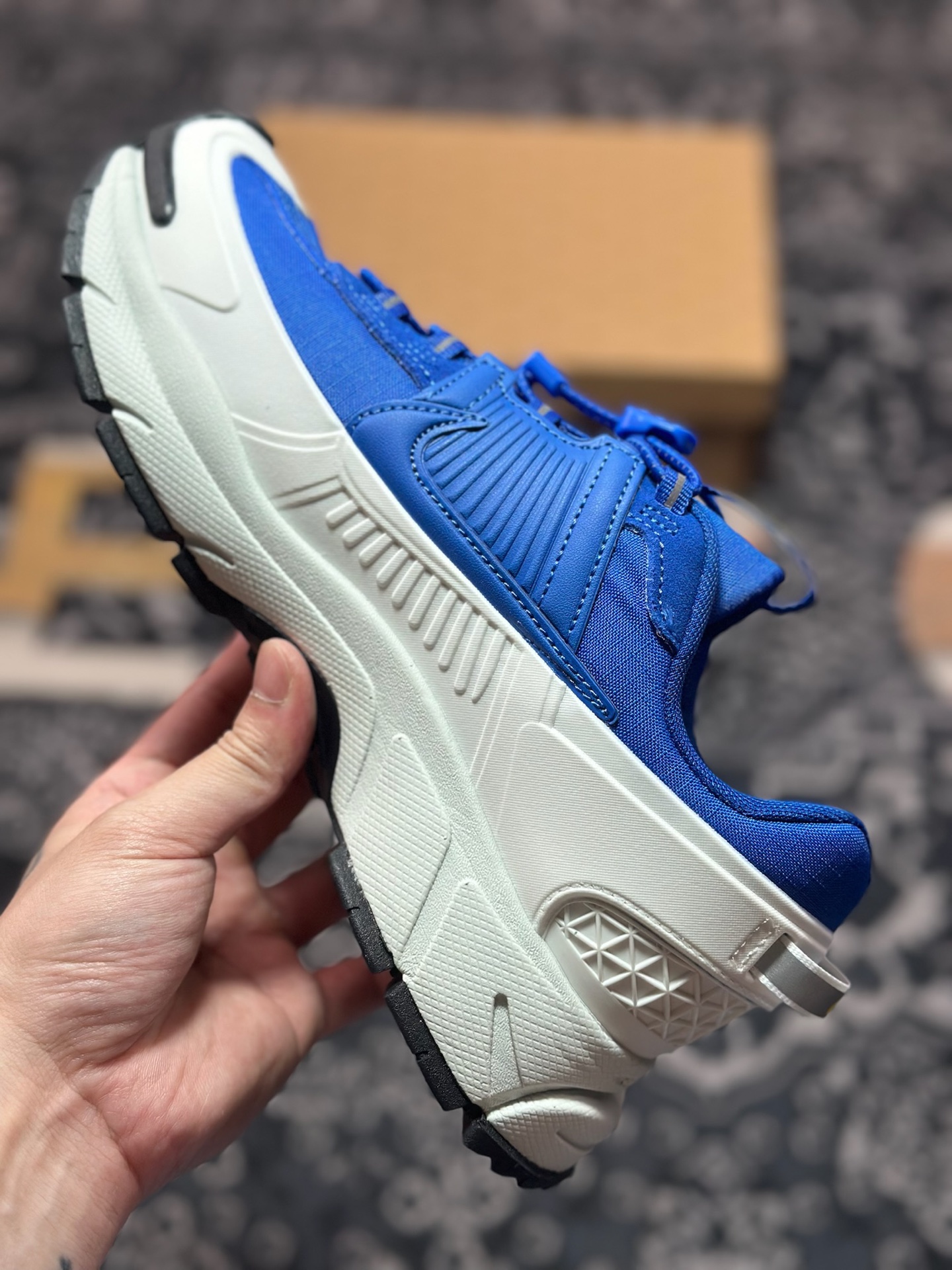 Nike Zoom Vomero 5 Roam”Racer Blue”佛莫罗5代徒步版系列经典复古增高厚底休闲运动慢跑鞋“白赛车蓝”FV2295-400