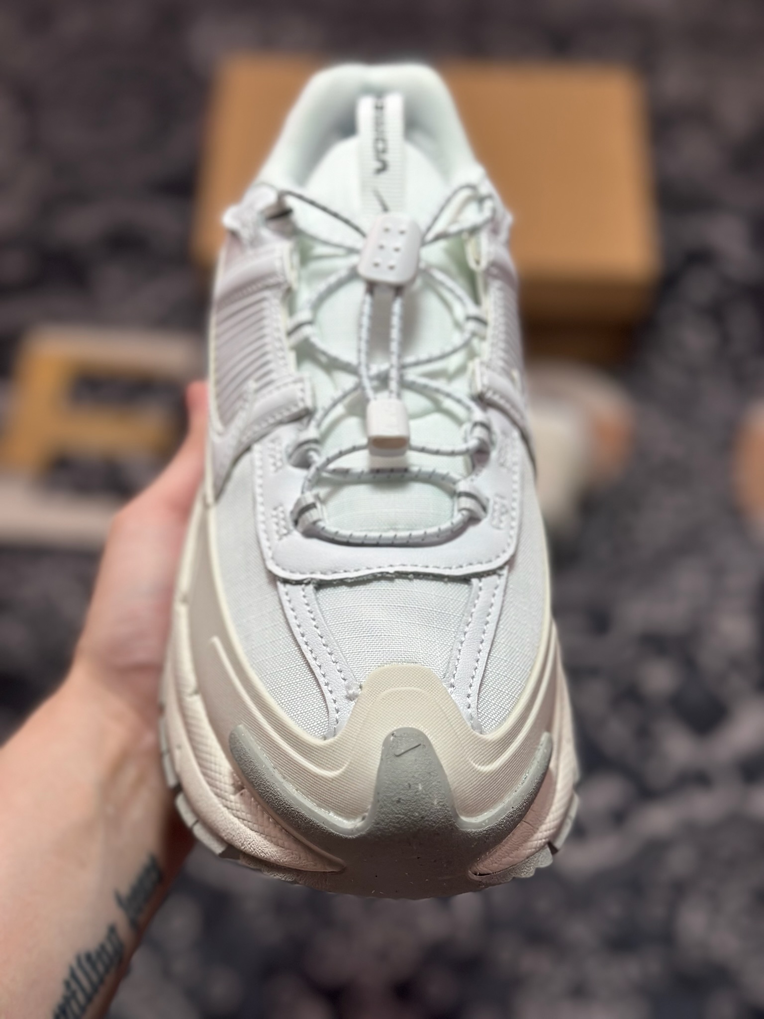 Nike Zoom Vomero 5 Roam佛莫罗5代徒步版系列经典复古增高厚底休闲运动慢跑鞋“米白灰”HV6410-100