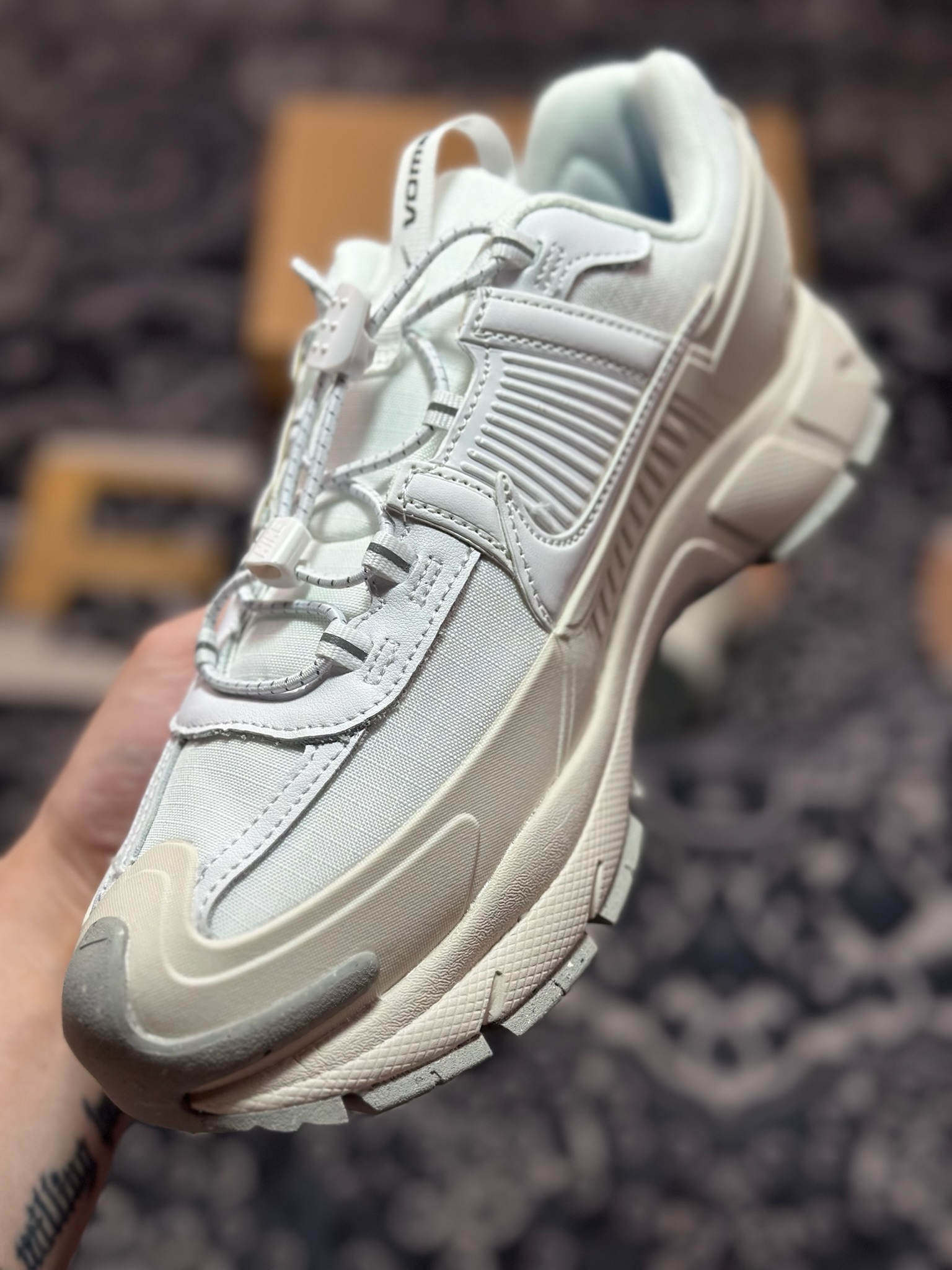 Nike Zoom Vomero 5 Roam佛莫罗5代徒步版系列经典复古增高厚底休闲运动慢跑鞋“米白灰”HV6410-100