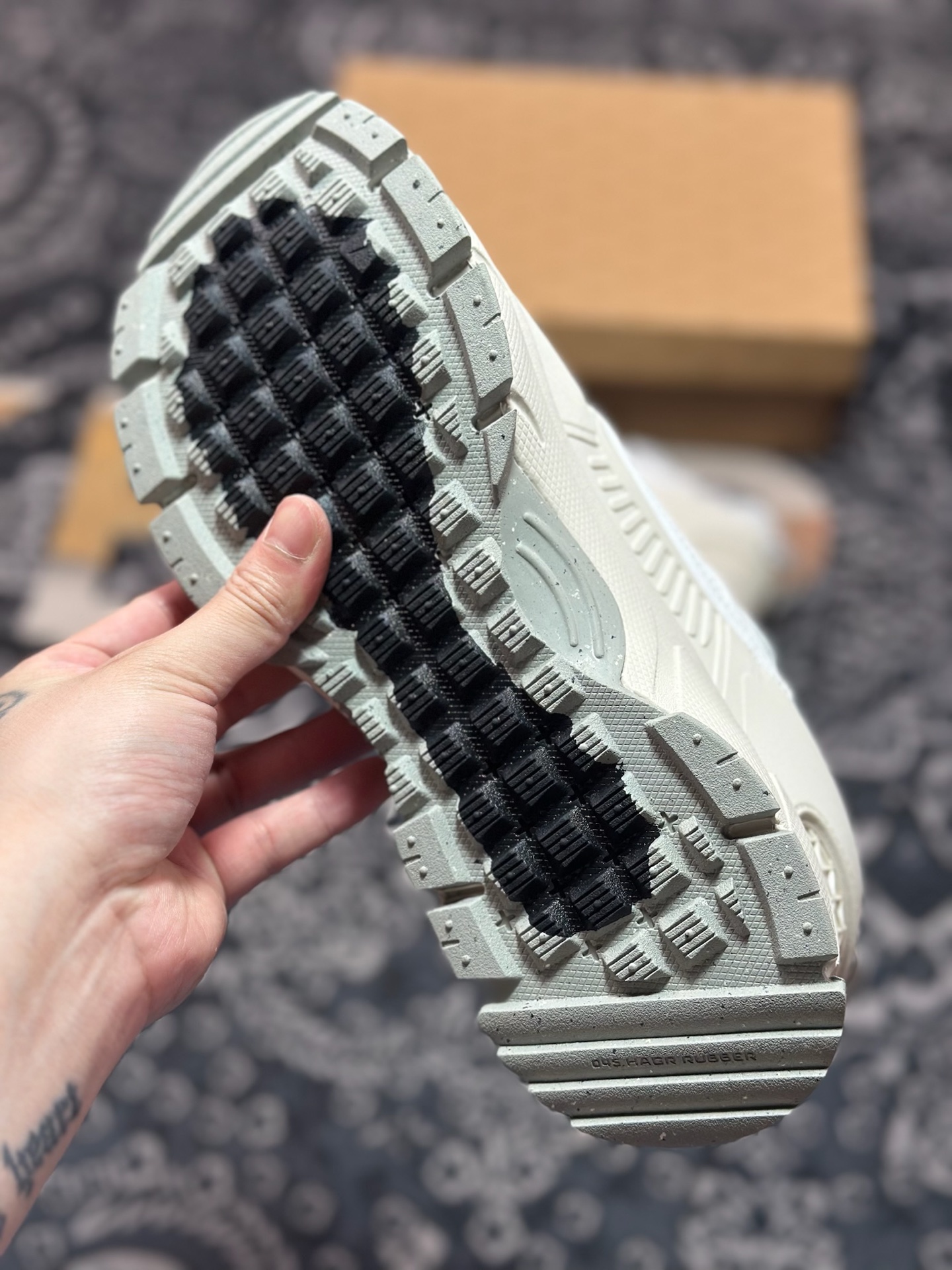 Nike Zoom Vomero 5 Roam佛莫罗5代徒步版系列经典复古增高厚底休闲运动慢跑鞋“米白灰”HV6410-100