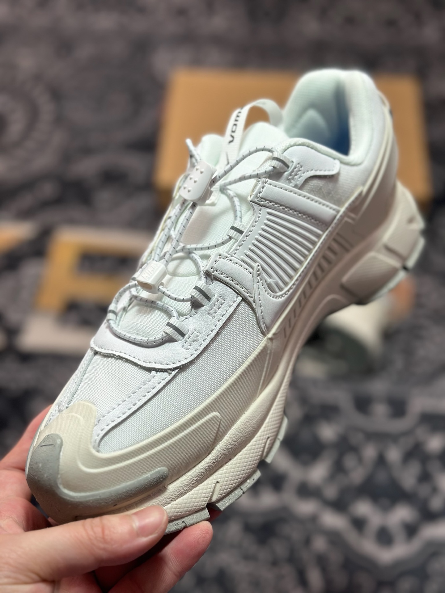 Nike Zoom Vomero 5 Roam佛莫罗5代徒步版系列经典复古增高厚底休闲运动慢跑鞋“米白灰”HV6410-100