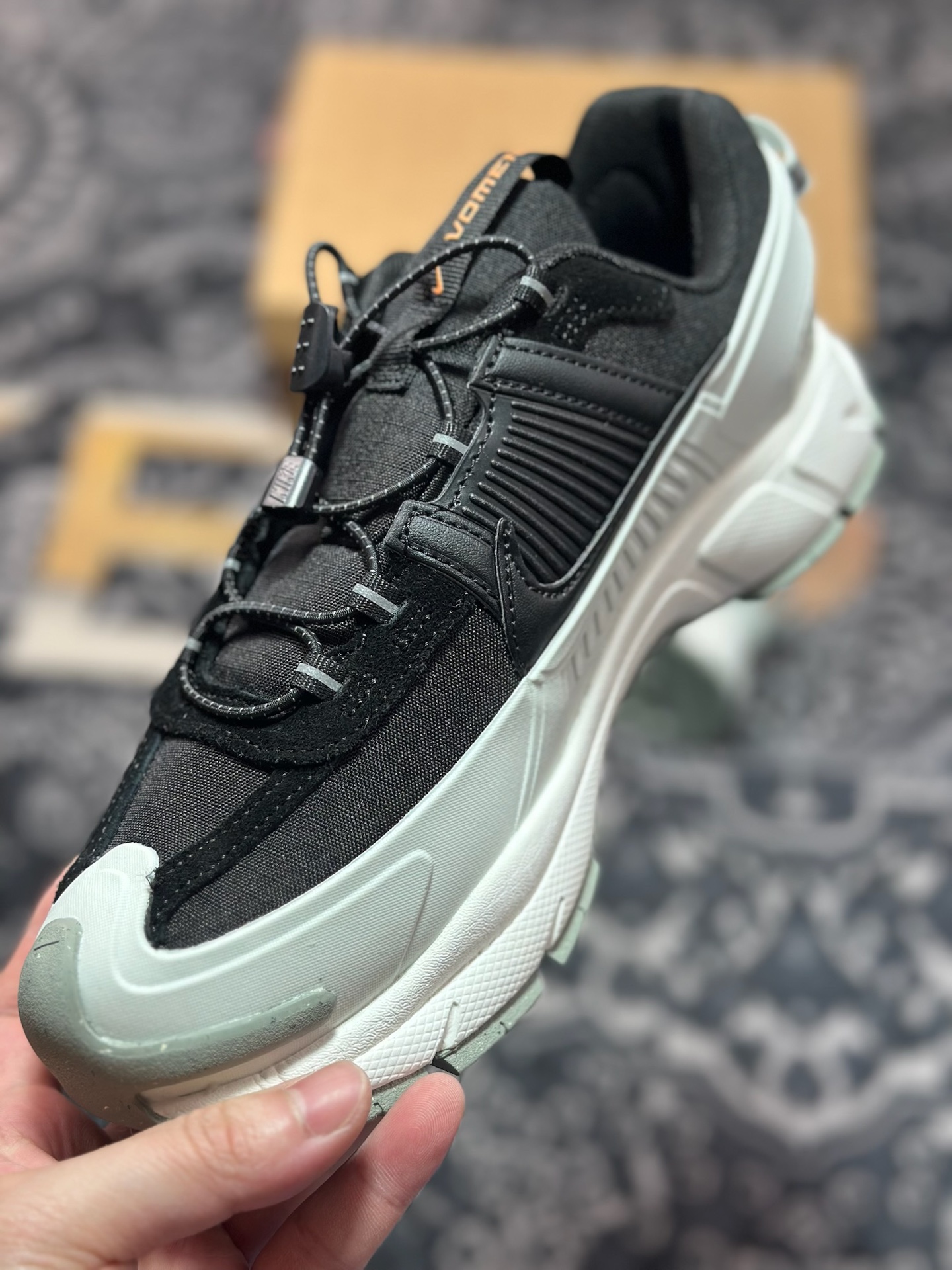 Nike Zoom Vomero 5 Roam佛莫罗5代徒步版系列经典复古增高厚底休闲运动慢跑鞋“白黑”FV2295-001