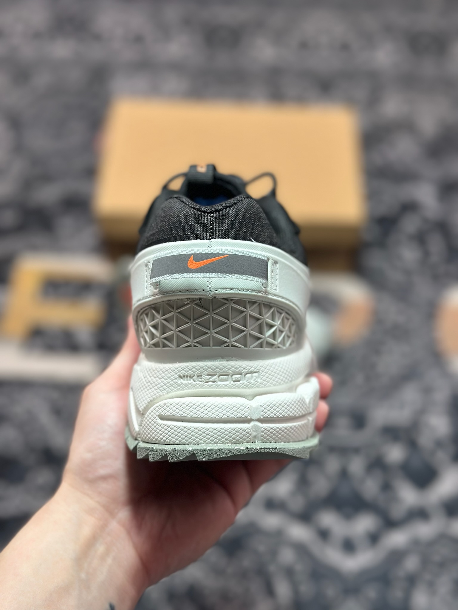 Nike Zoom Vomero 5 Roam佛莫罗5代徒步版系列经典复古增高厚底休闲运动慢跑鞋“白黑”FV2295-001