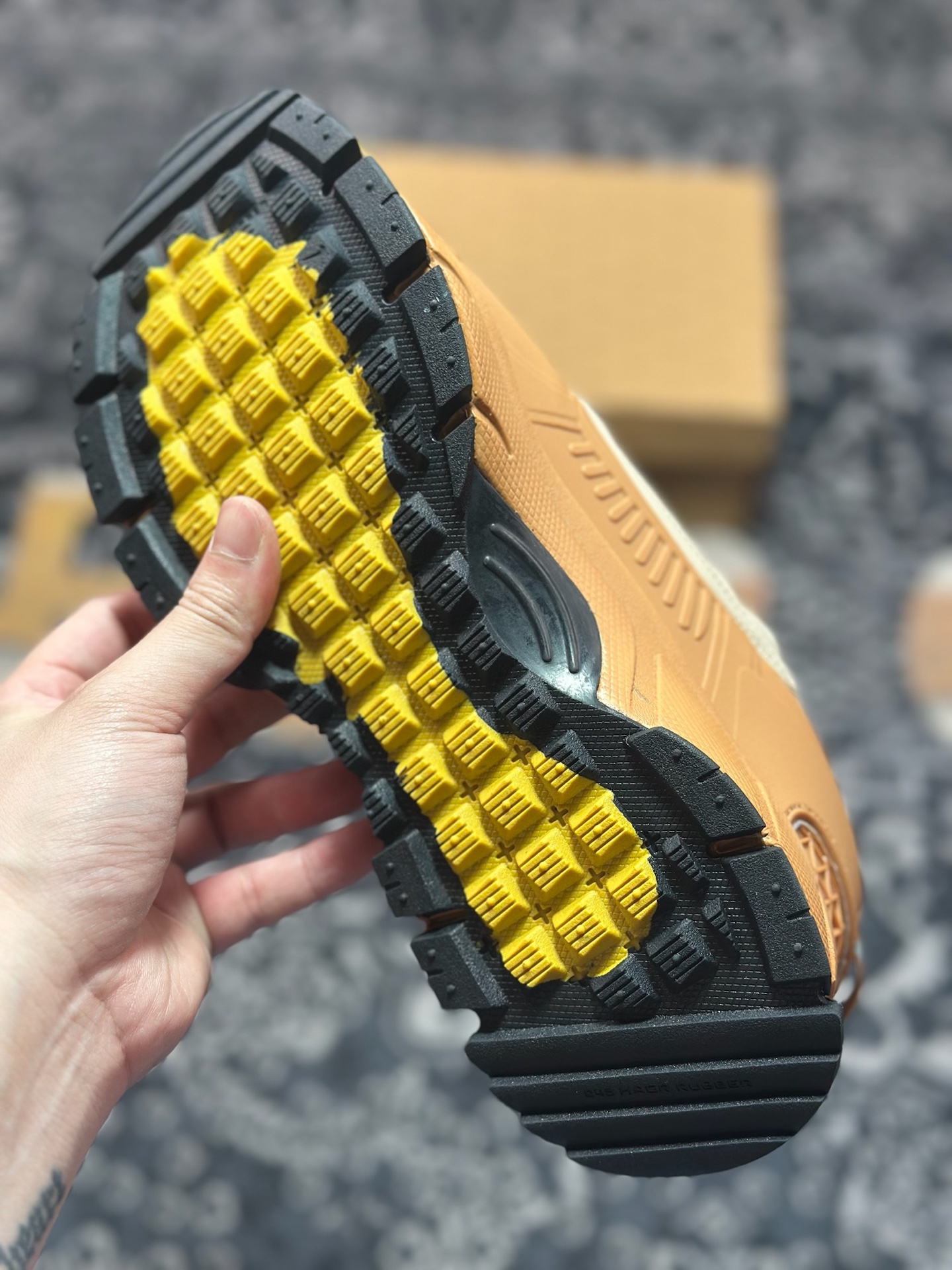 Nike Zoom Vomero 5 Roam佛莫罗5代徒步版系列经典复古增高厚底休闲运动慢跑鞋“杏棕”FV2181-200