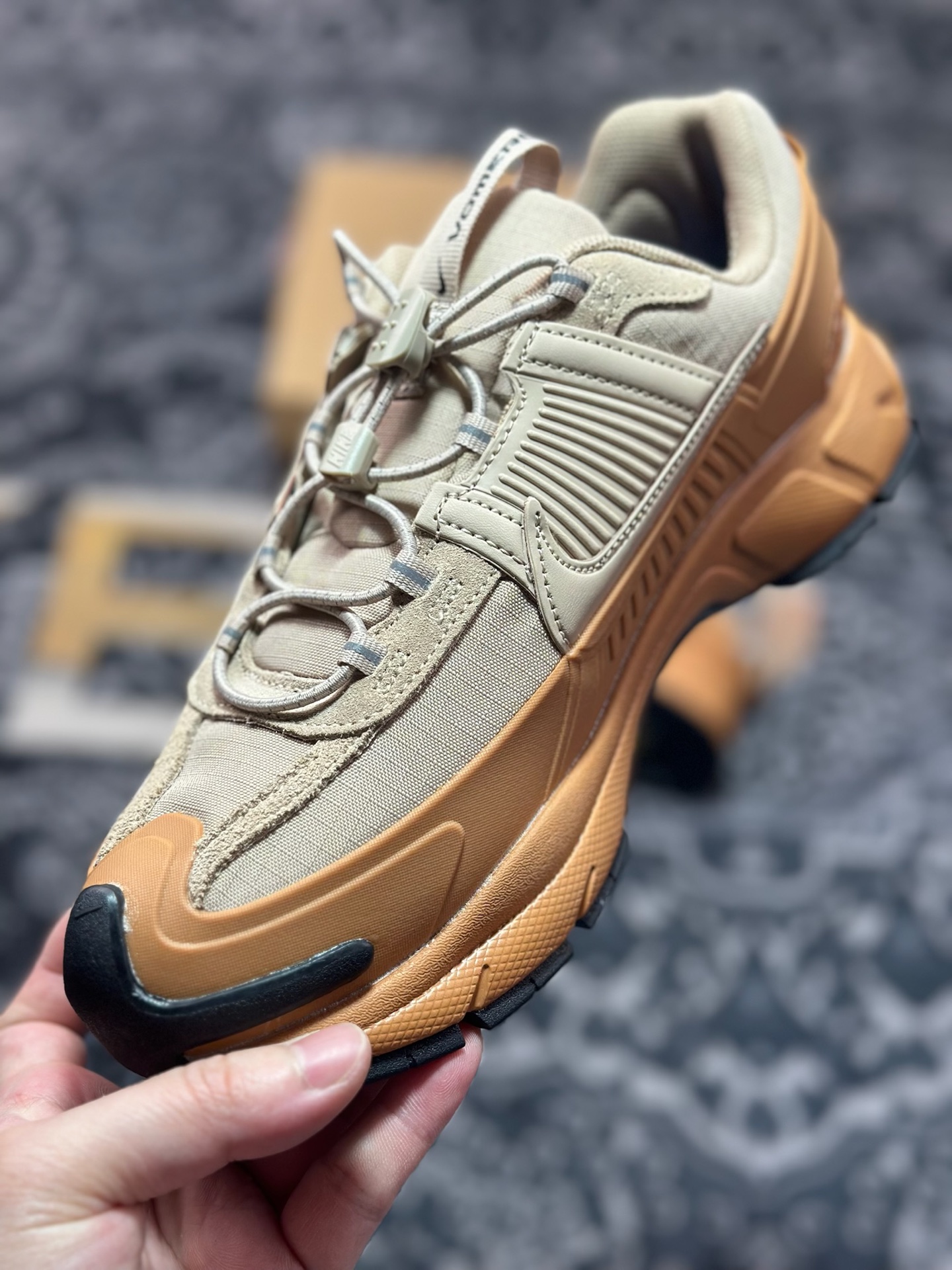 Nike Zoom Vomero 5 Roam佛莫罗5代徒步版系列经典复古增高厚底休闲运动慢跑鞋“杏棕”FV2181-200