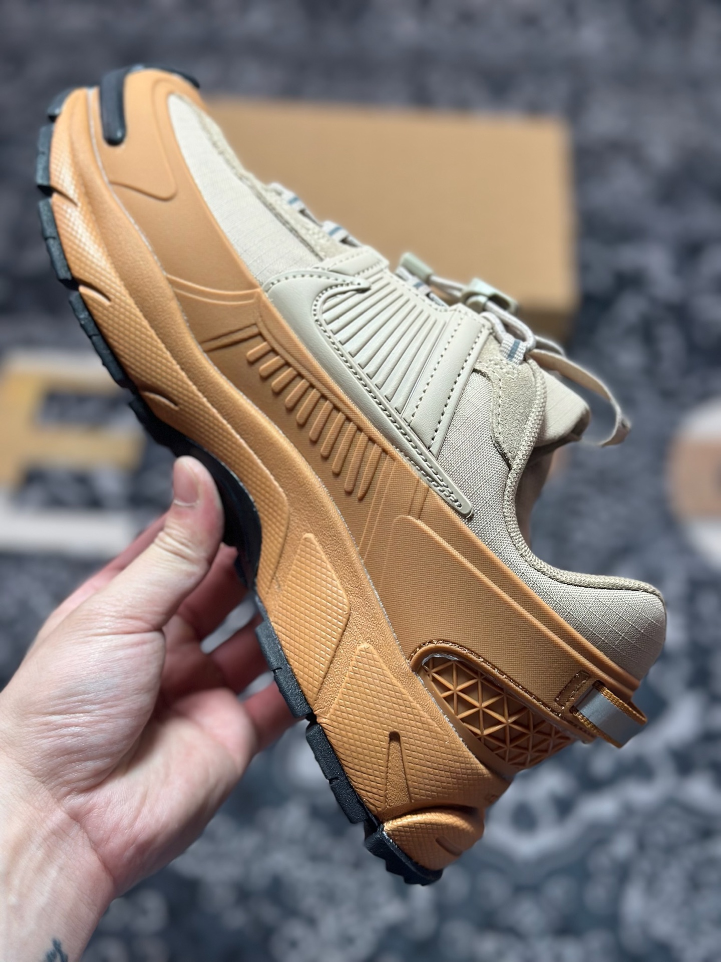 Nike Zoom Vomero 5 Roam佛莫罗5代徒步版系列经典复古增高厚底休闲运动慢跑鞋“杏棕”FV2181-200