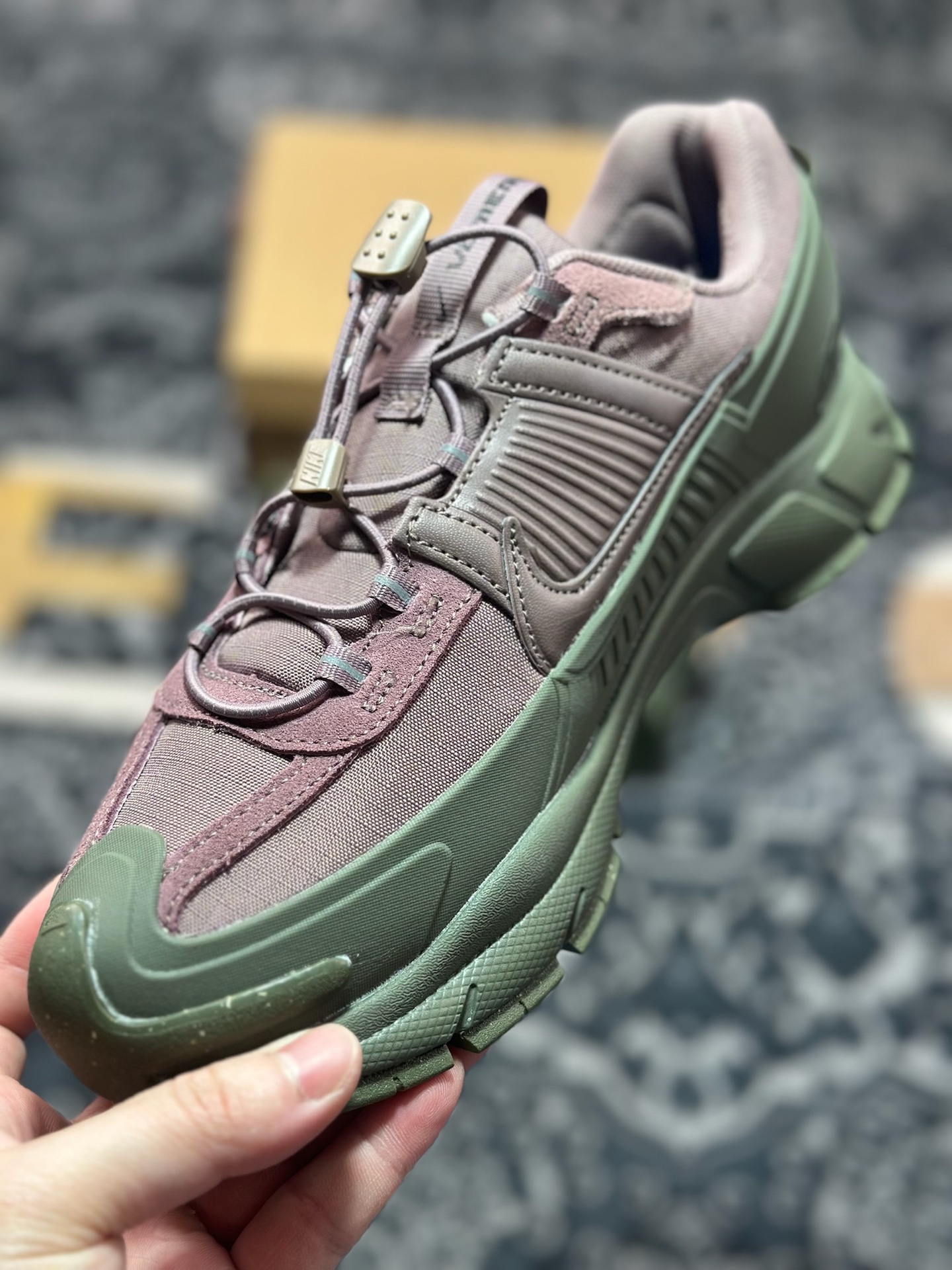 Nike Zoom Vomero 5 Roam佛莫罗5代徒步版系列经典复古增高厚底休闲运动慢跑鞋“灰紫绿”FV2295-201