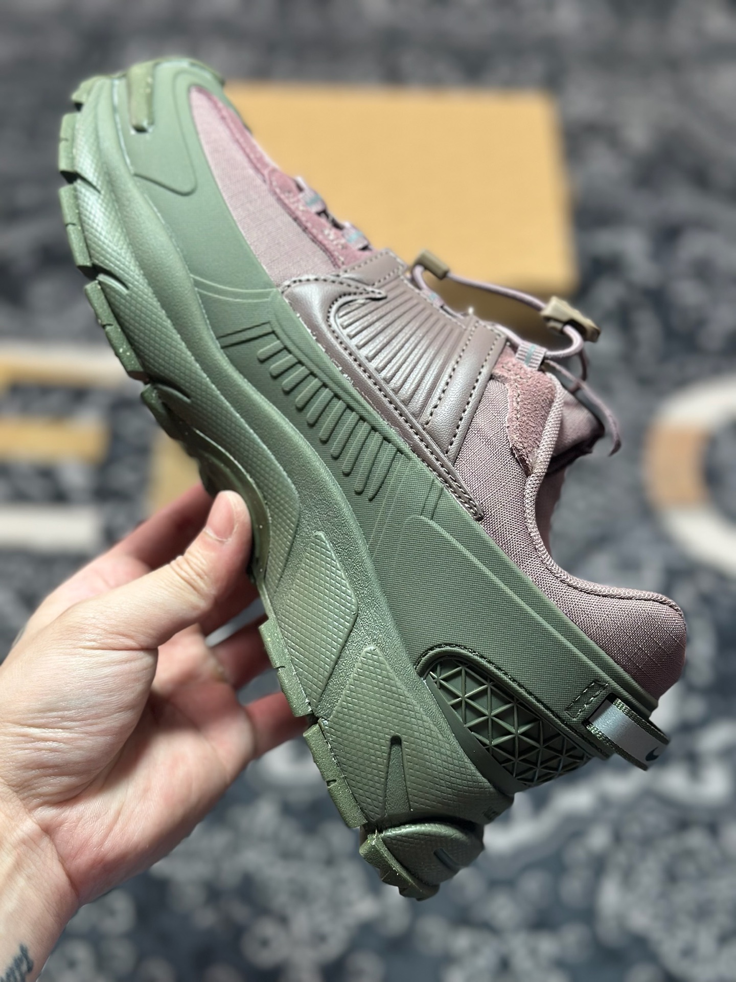 Nike Zoom Vomero 5 Roam佛莫罗5代徒步版系列经典复古增高厚底休闲运动慢跑鞋“灰紫绿”FV2295-201