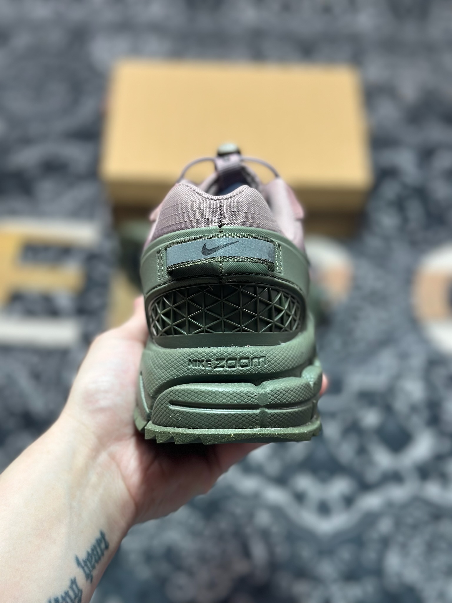 Nike Zoom Vomero 5 Roam佛莫罗5代徒步版系列经典复古增高厚底休闲运动慢跑鞋“灰紫绿”FV2295-201