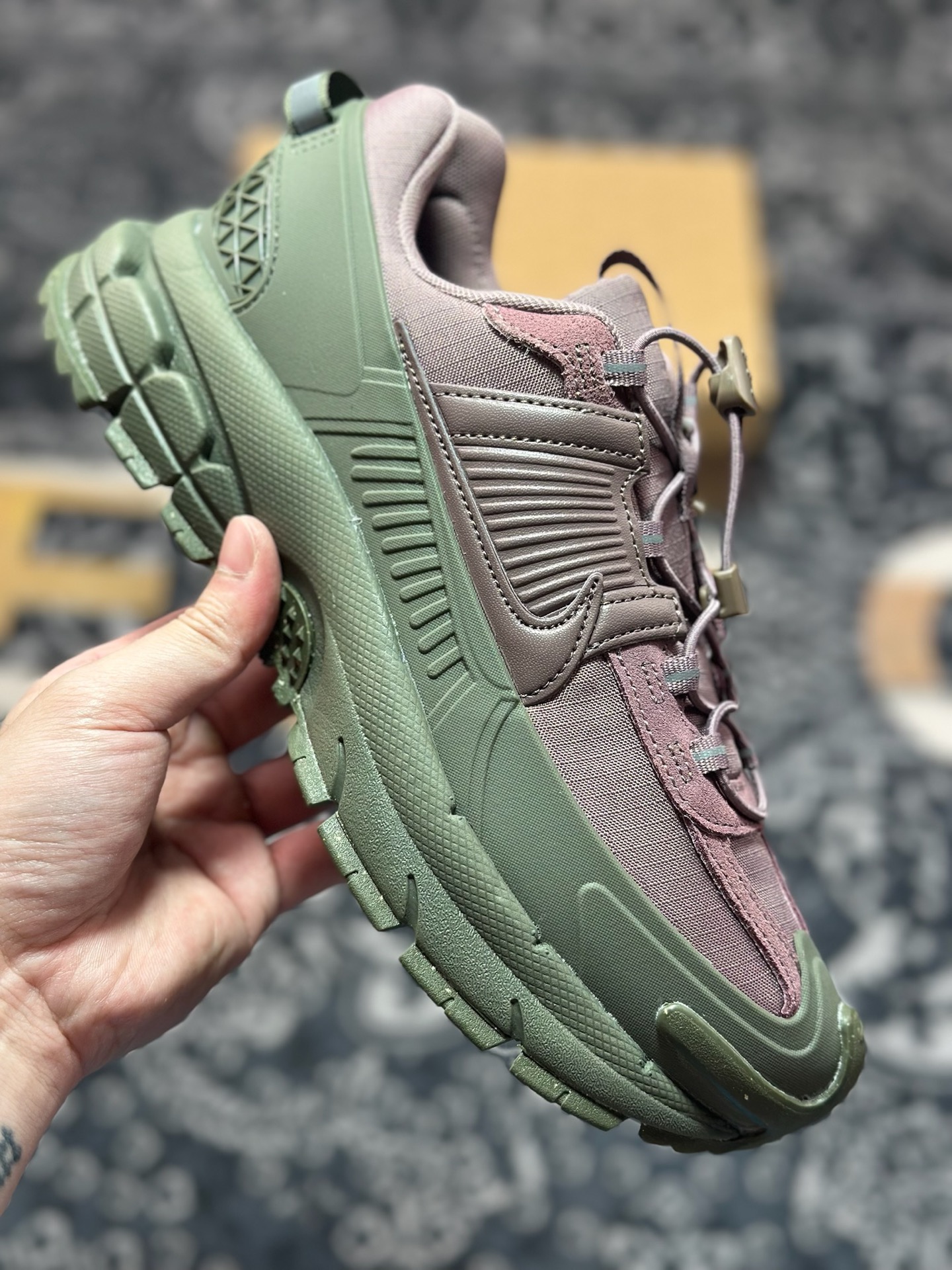 Nike Zoom Vomero 5 Roam佛莫罗5代徒步版系列经典复古增高厚底休闲运动慢跑鞋“灰紫绿”FV2295-201