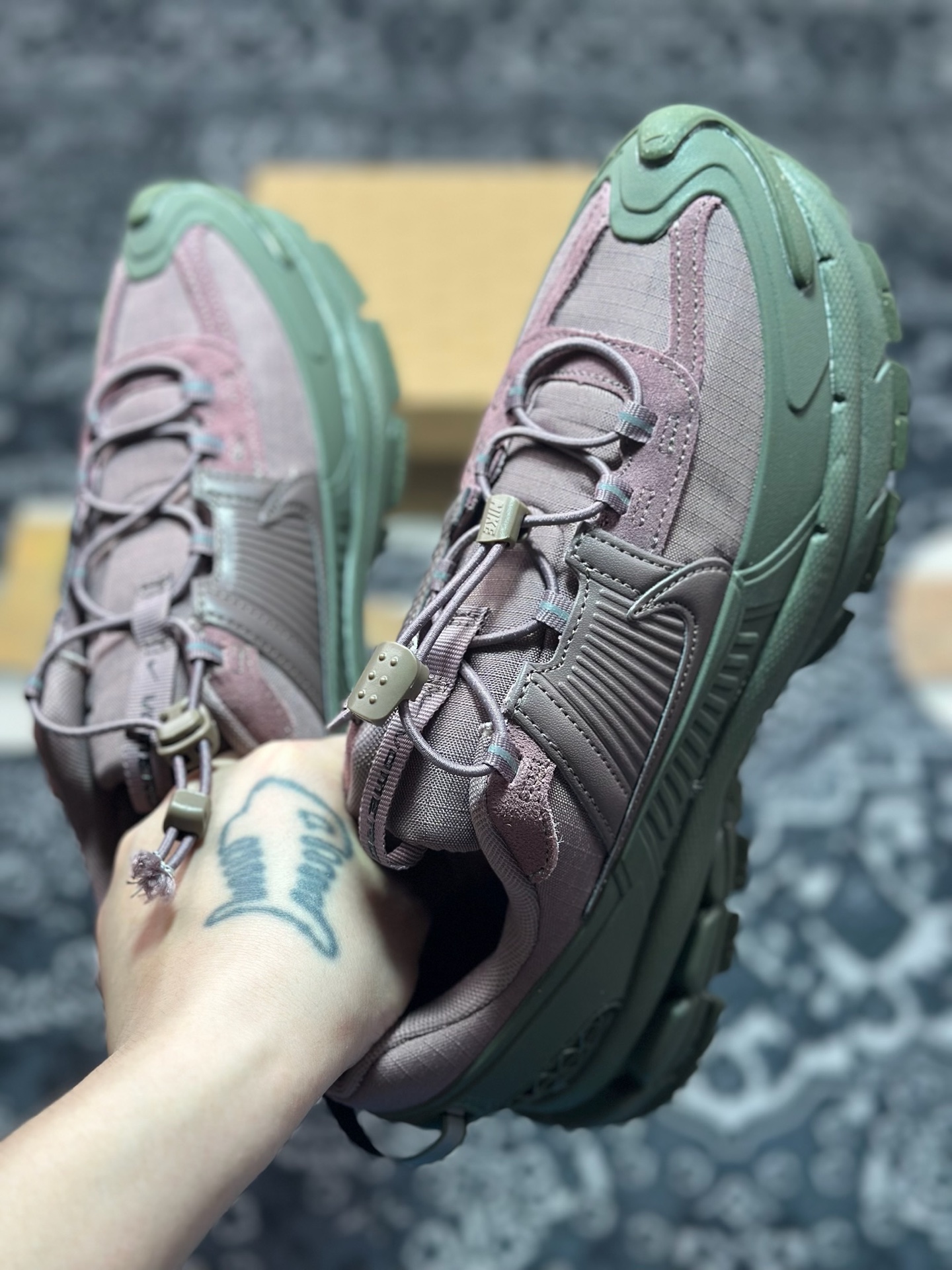 Nike Zoom Vomero 5 Roam佛莫罗5代徒步版系列经典复古增高厚底休闲运动慢跑鞋“灰紫绿”FV2295-201