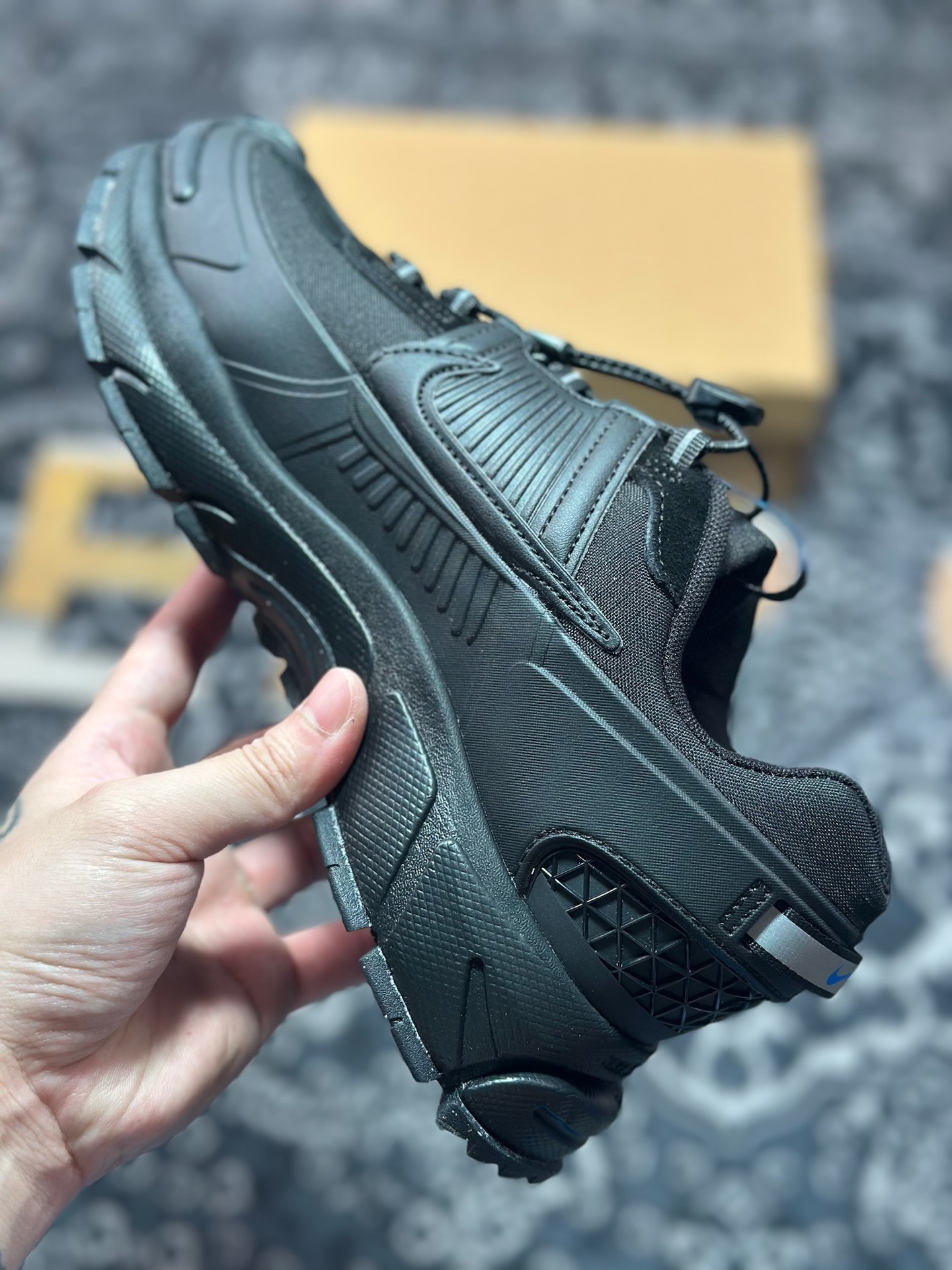 Nike Zoom Vomero 5 Roam佛莫罗5代徒步版系列经典复古增高厚底休闲运动慢跑鞋“全黑”FV2295-002
